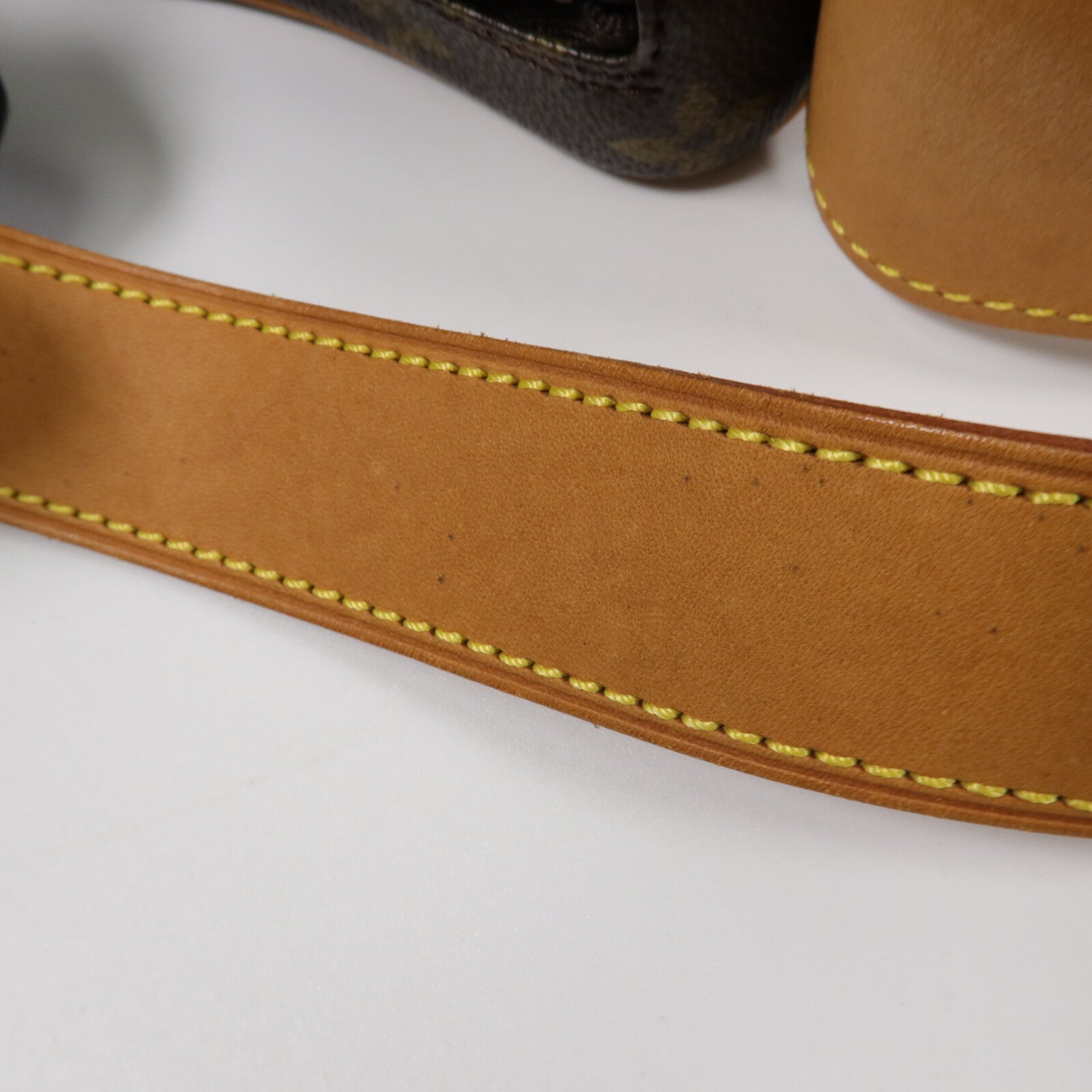 LOUIS VUITTON Monogram Croissant MM肩背袋