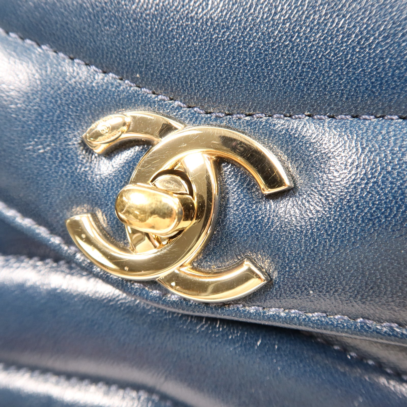 CHANEL 羊皮皮革Shoulder Bag金扣鏈帶肩背袋