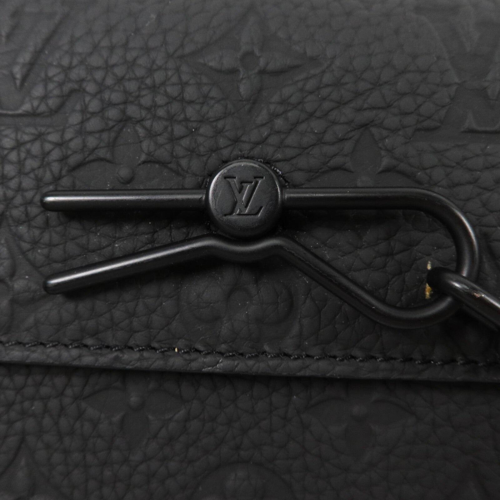 LOUIS VUITTON Monogram Taurillon Steamer Wearable Wallet扣肩背袋