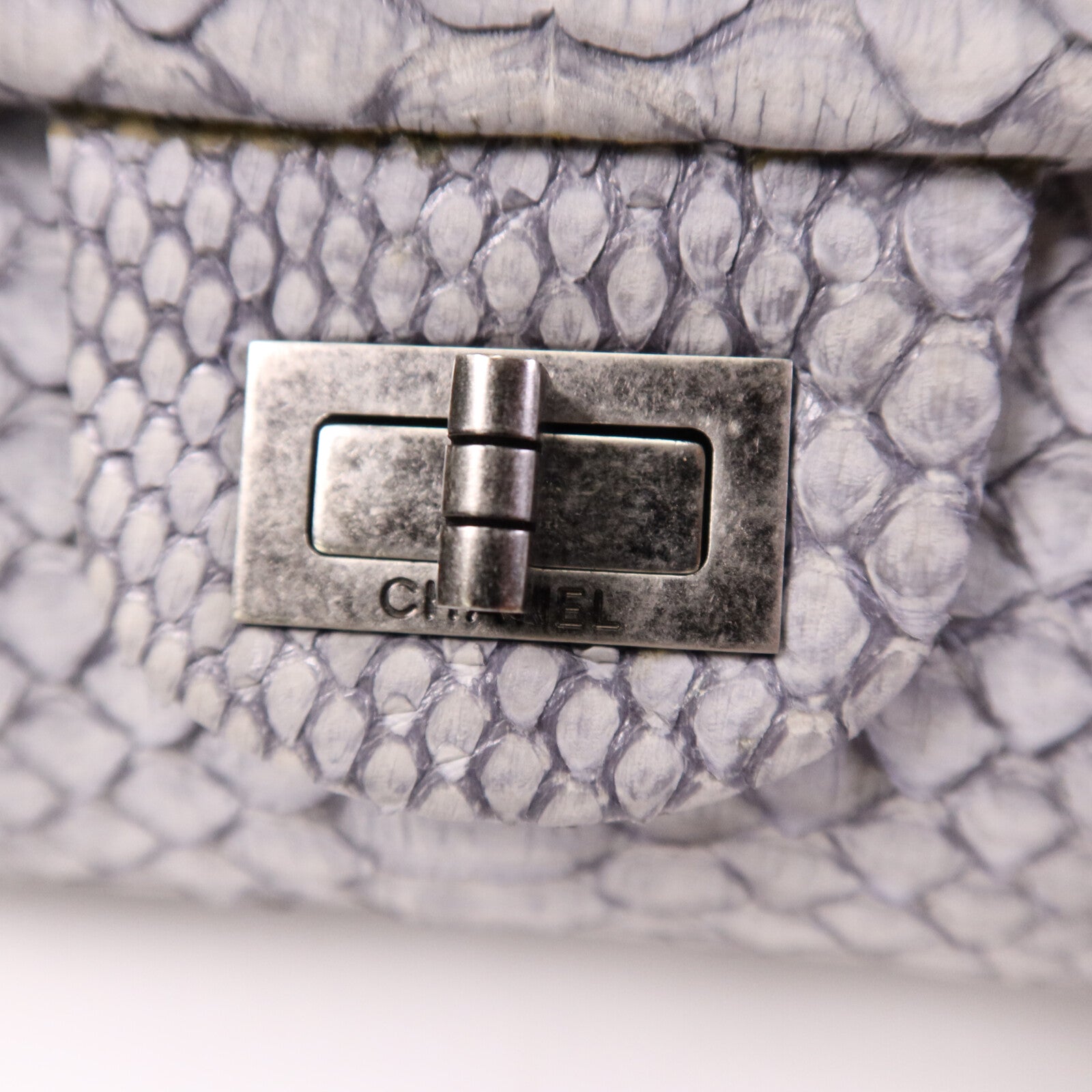 CHANEL 蛇皮皮革2.55銀扣鏈帶肩背袋