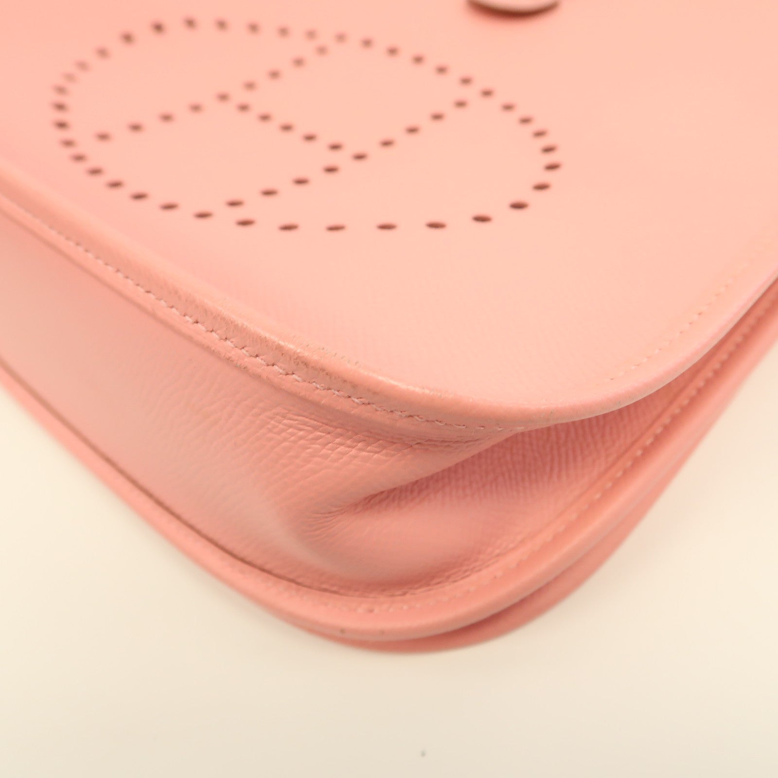 HERMES Epsom皮革Evelyne PM銀扣肩背袋奶昔粉色