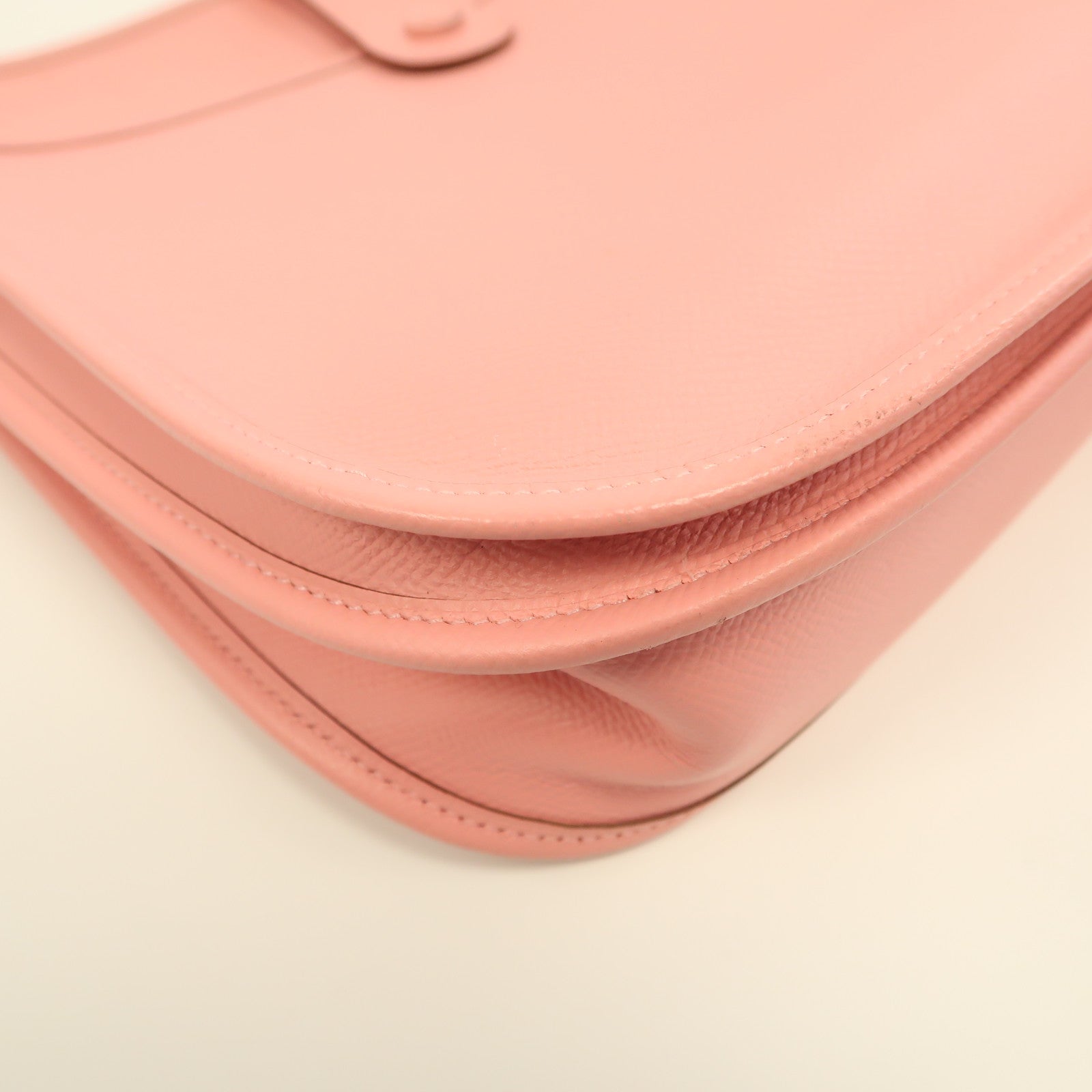 HERMES Epsom皮革Evelyne PM銀扣肩背袋奶昔粉色