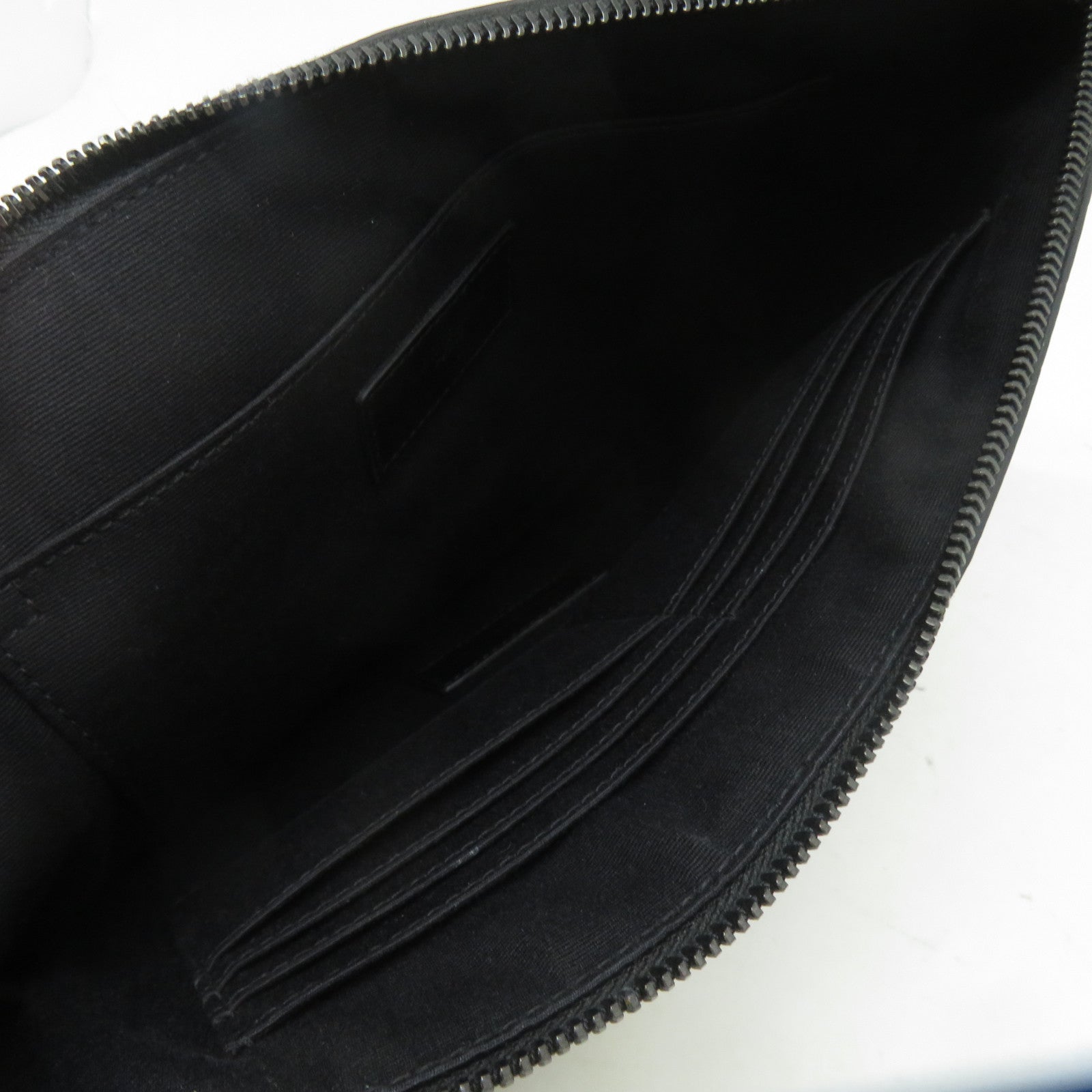 SAINT LAURENT 皮革Clutch Bag黑扣手拿包黑色