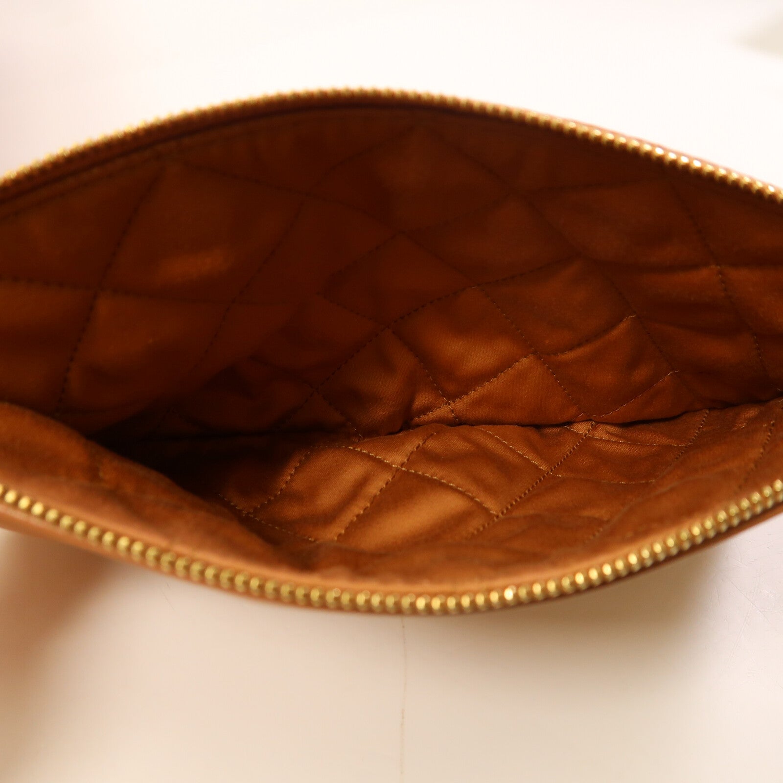 CHANEL 牛皮皮革Chanel 22 Medium金扣鏈帶肩背袋