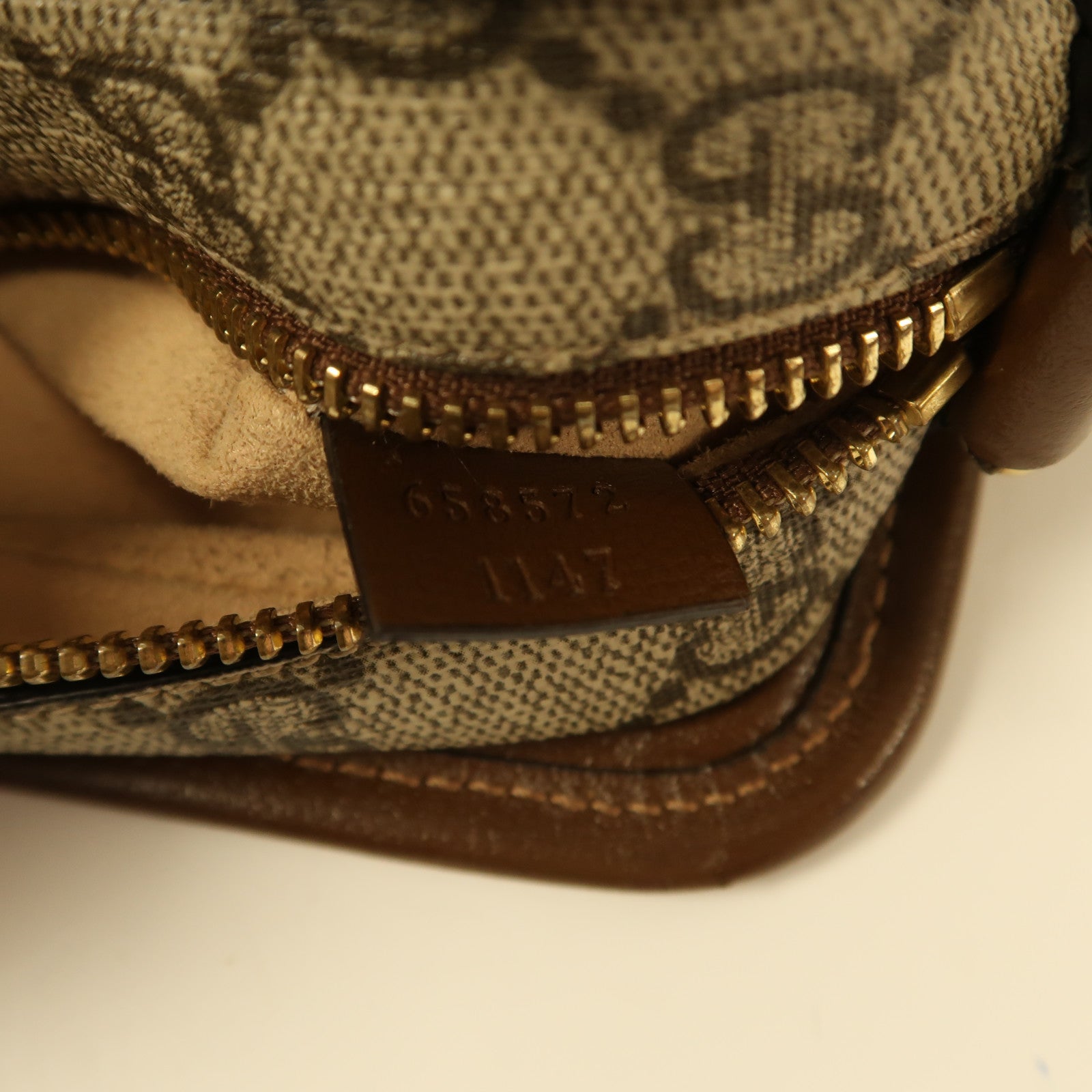 GUCCI 塗層帆布GG Supreme Shoulder Bag金扣肩背袋啡色