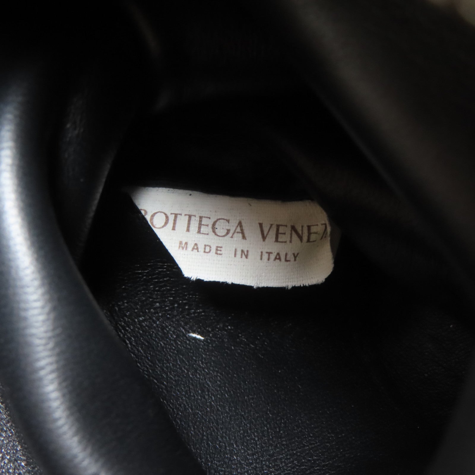 BOTTEGA VENETA 織紋牛皮皮革Shoulder Bag銀扣肩背袋黑色