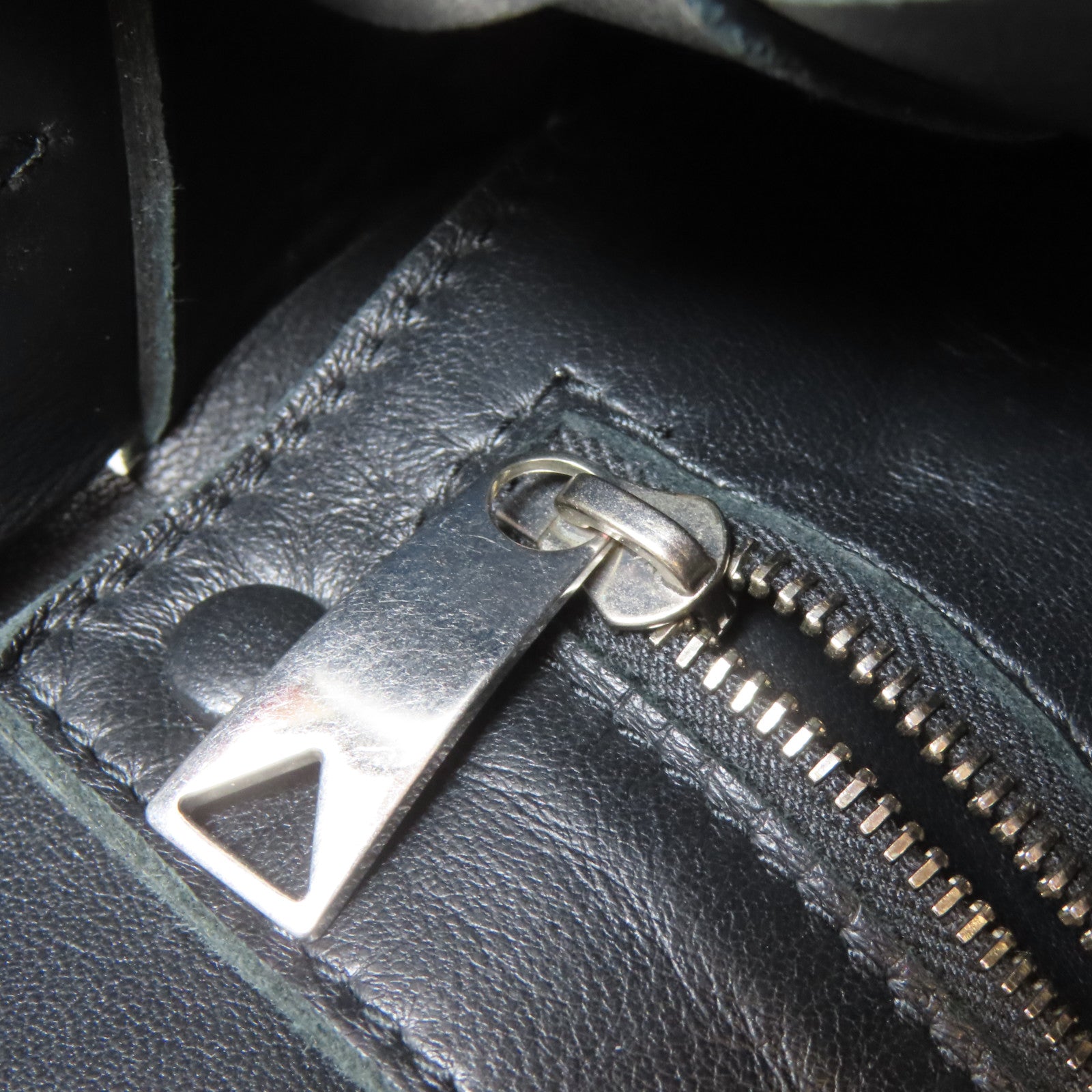 BOTTEGA VENETA 織紋牛皮皮革Shoulder Bag銀扣肩背袋黑色