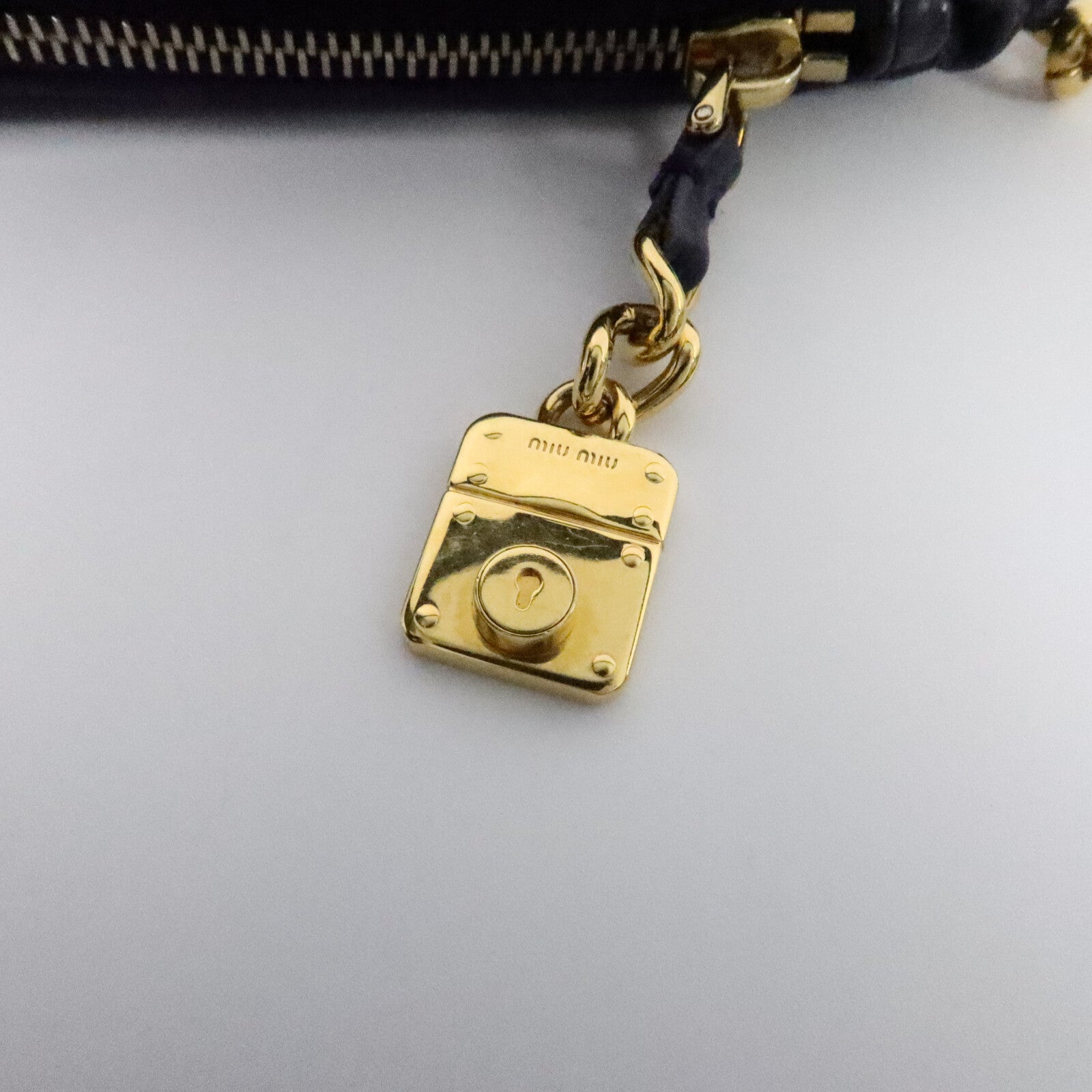 Miu Miu 牛皮皮革Shoulder Bag肩背袋