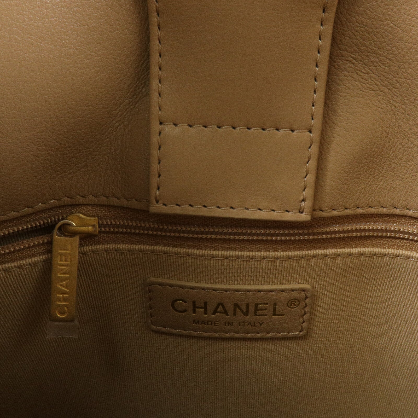 CHANEL 牛皮皮革Hobo鏈帶肩背袋