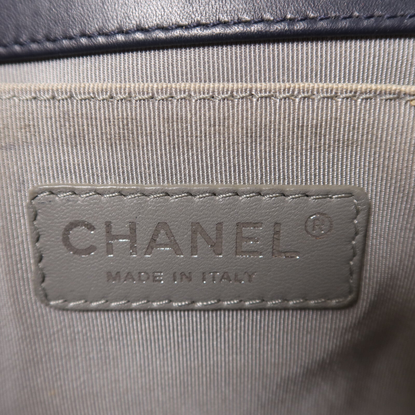 CHANEL 牛皮皮革Boy 25銀扣鏈帶肩背袋