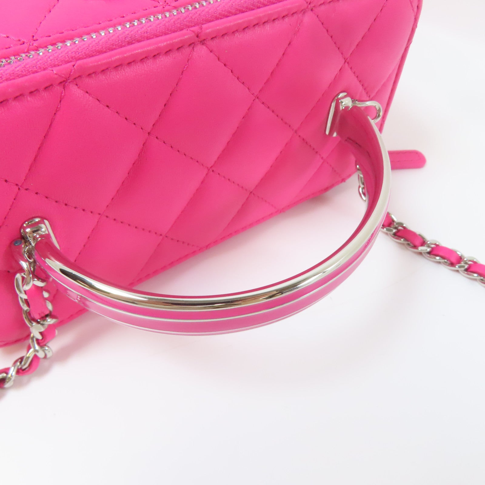 CHANEL 【激減優惠】菱格羊皮皮革Clutch with Chain銀扣鏈帶手挽肩背兩用袋粉紅色