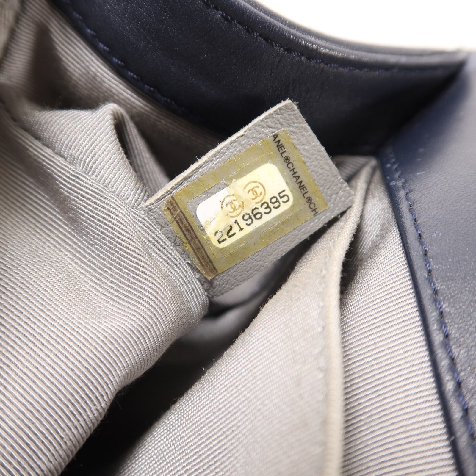 CHANEL 牛皮皮革Boy 25銀扣鏈帶肩背袋