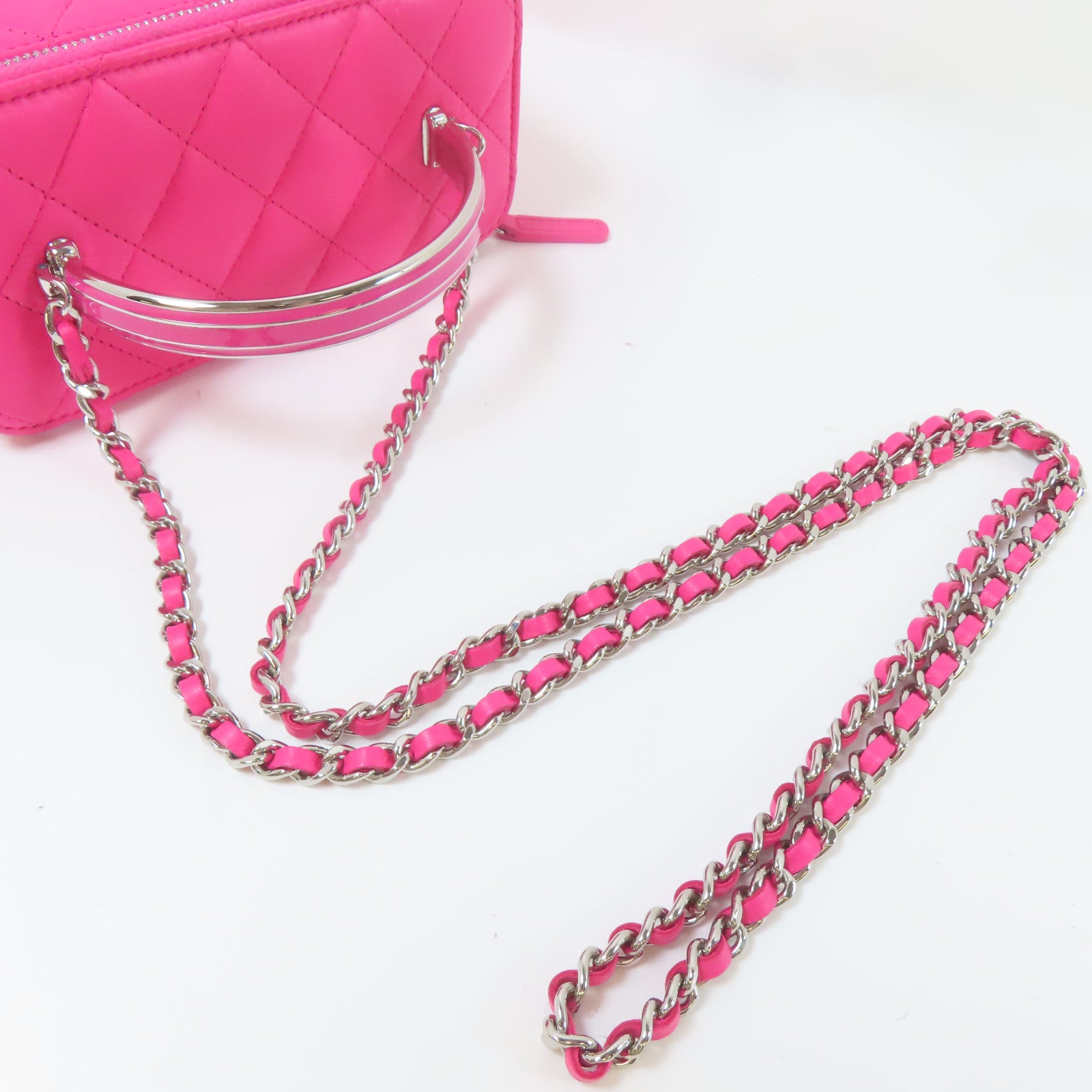 CHANEL 【激減優惠】菱格羊皮皮革Clutch with Chain銀扣鏈帶手挽肩背兩用袋粉紅色