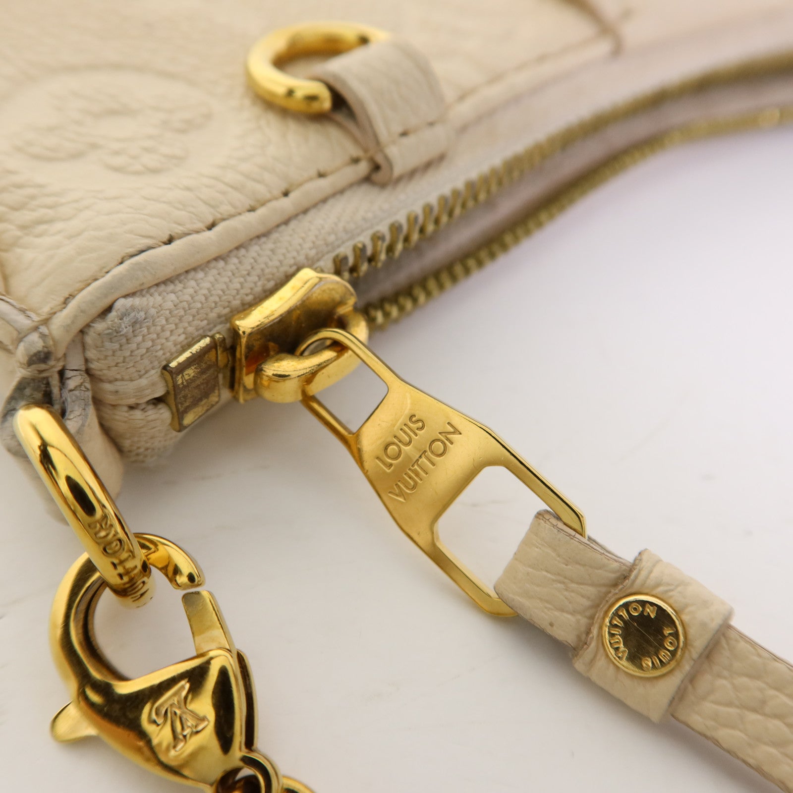 LOUIS VUITTON Monogram Empreinte Easy Pouch On Strap金扣手挽肩背兩用袋