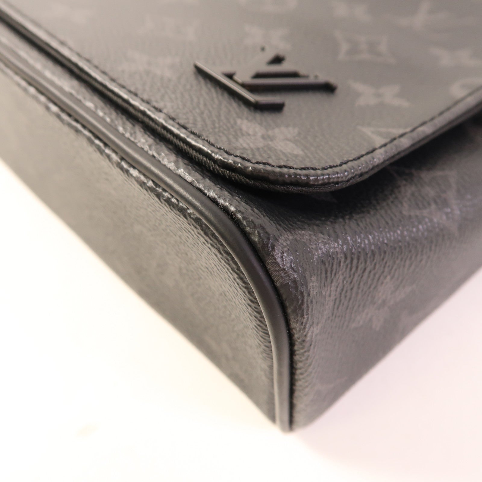 LOUIS VUITTON Monogram Eclipse District MM Monogram Eclipse 肩袋