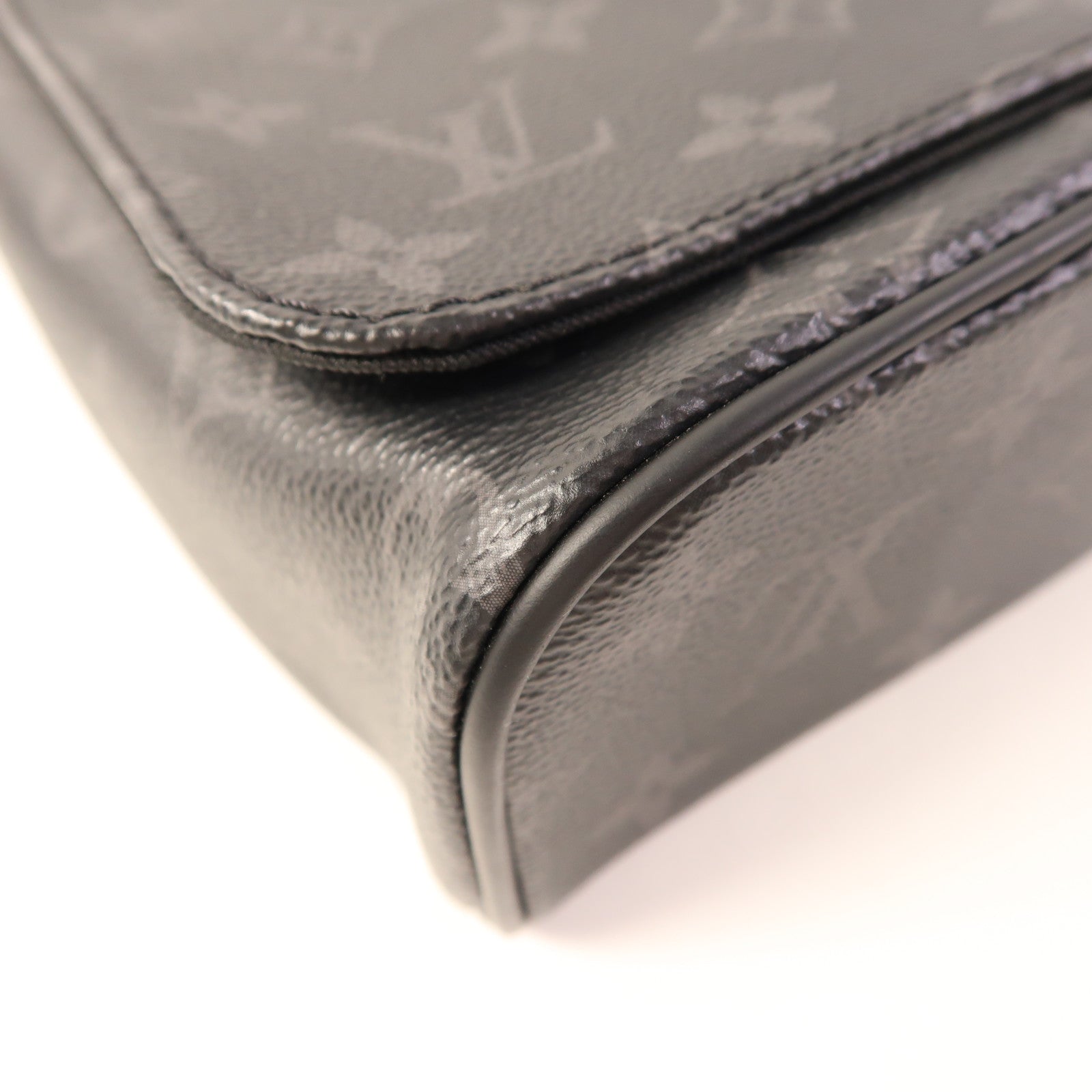 LOUIS VUITTON Monogram Eclipse District MM Monogram Eclipse 肩袋