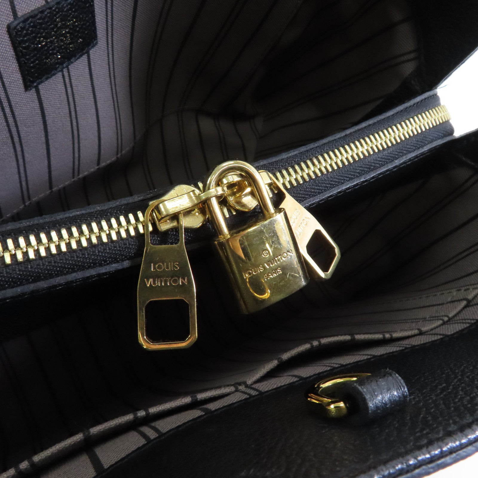 LOUIS VUITTON Monogram Empreinte Montaigne MM金扣手挽肩背兩用袋黑色