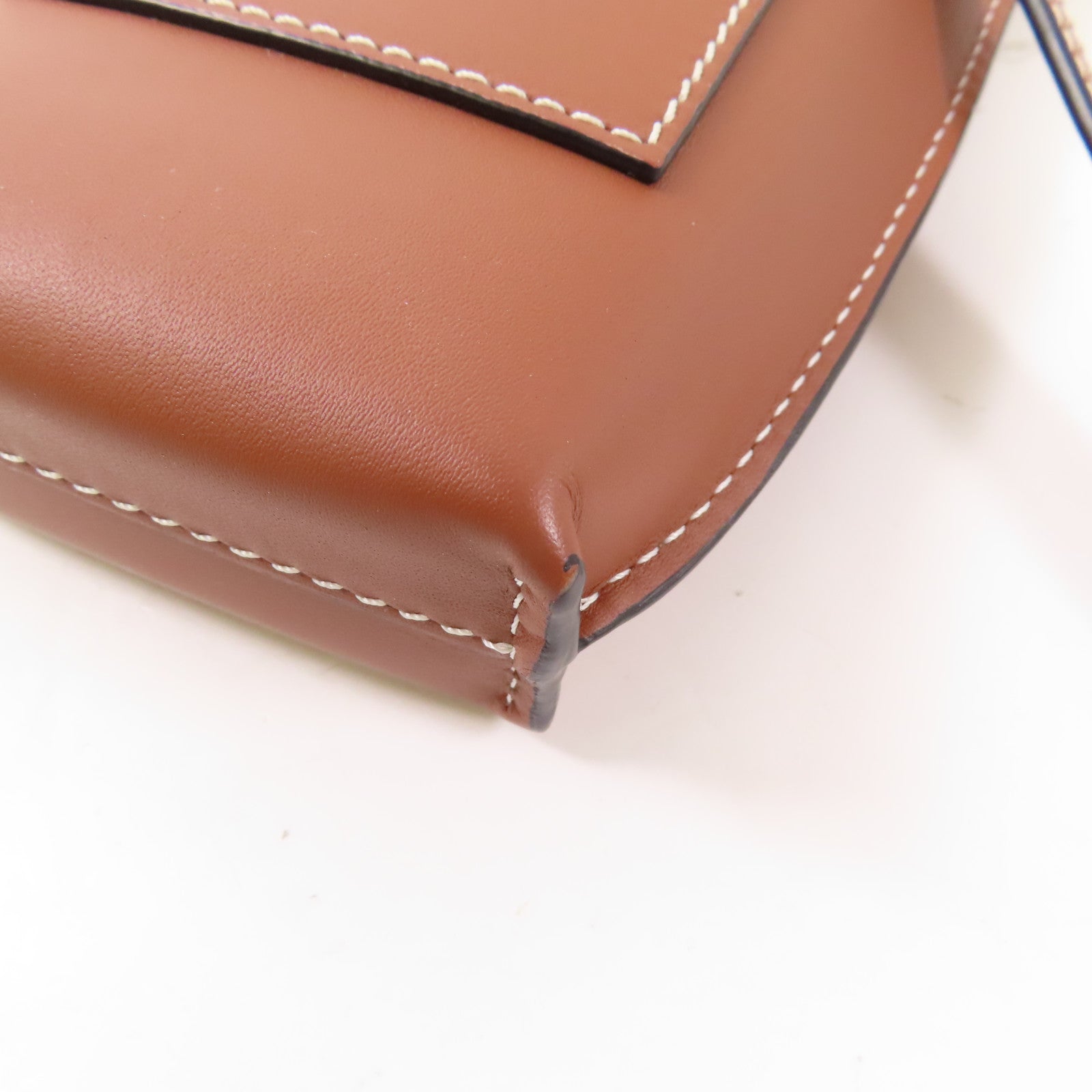 LOEWE 【激減優惠】牛皮皮革Gate Pocket銀扣肩背袋