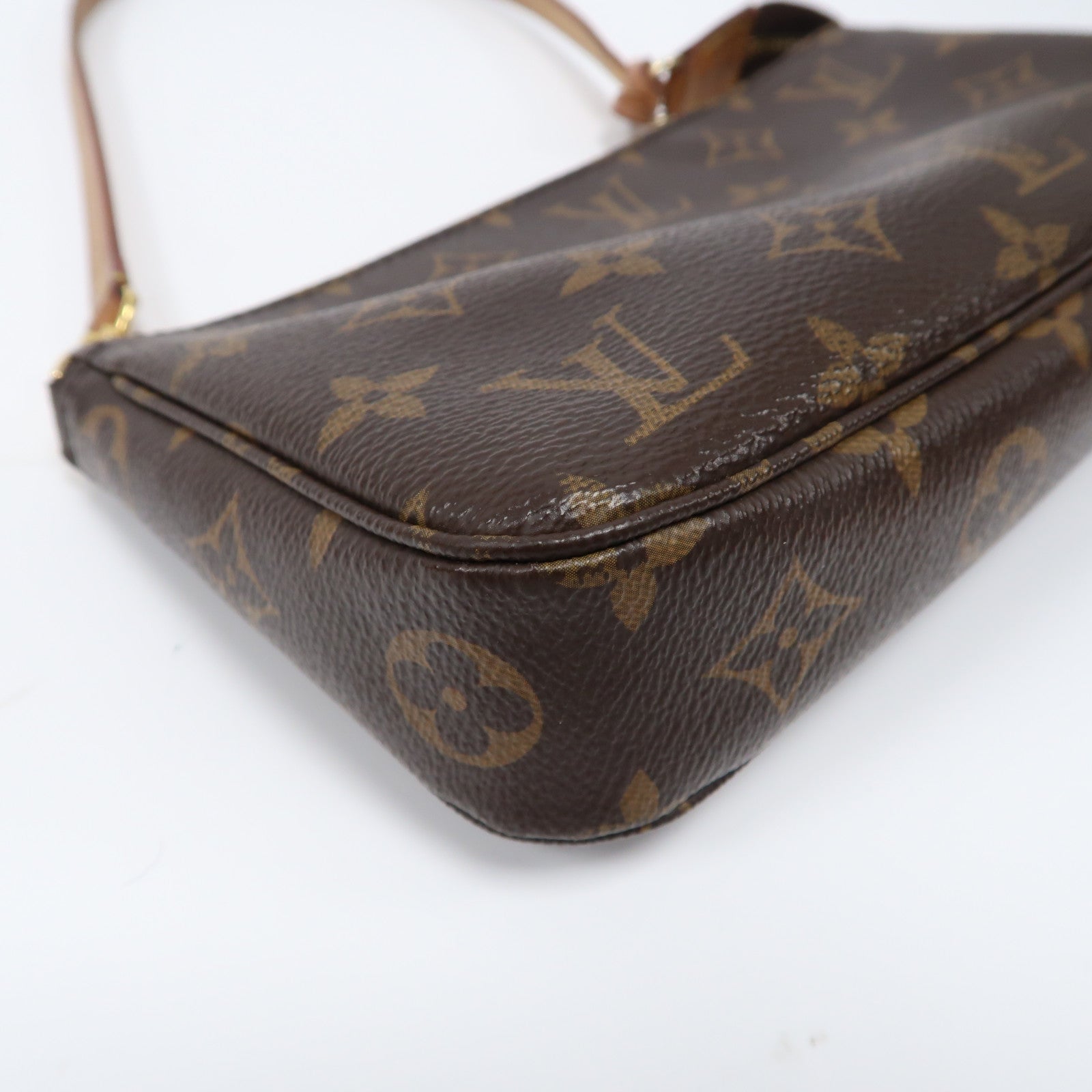 LOUIS VUITTON Monogram Pochette Accessories金扣手挽袋啡色