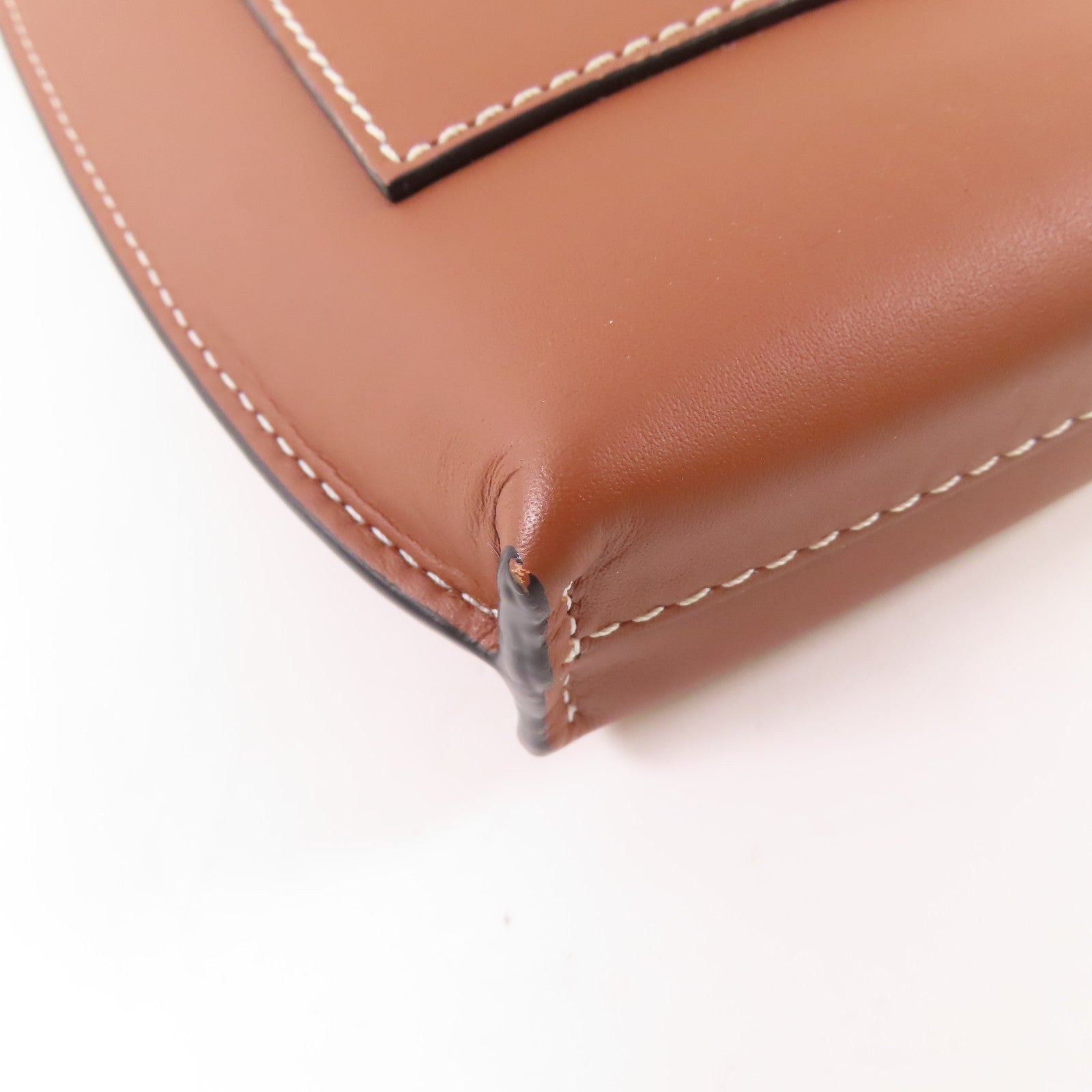 LOEWE 牛皮皮革Gate Pocket銀扣肩背袋