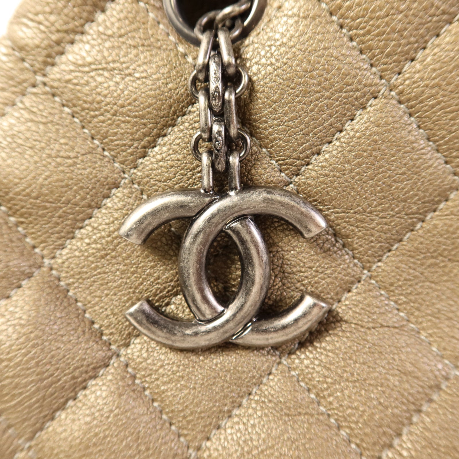 CHANEL 牛皮皮革Mademoiselle Bowling Bag鏈帶肩背袋