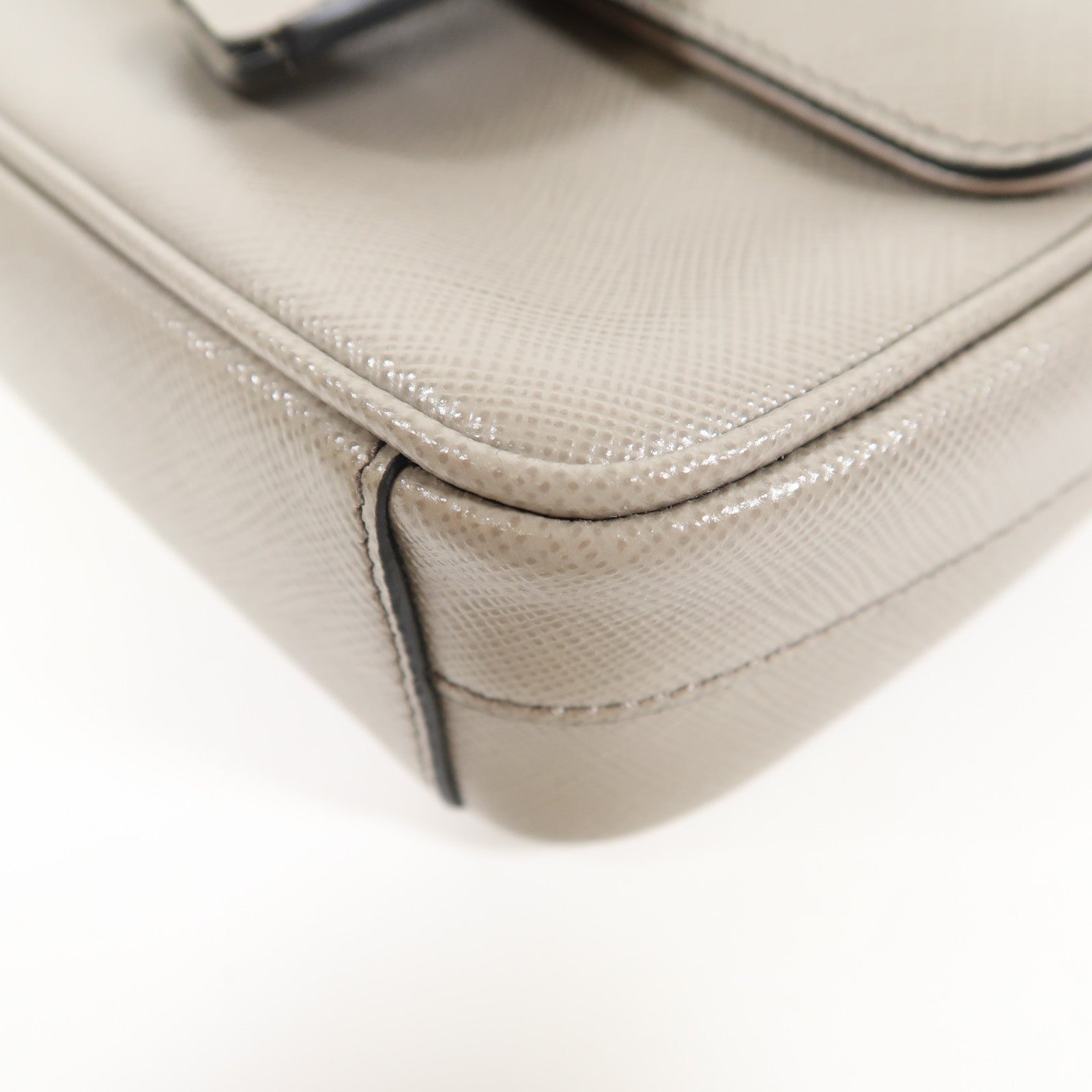 PRADA 牛皮皮革Shoulder Bag銀扣鏈帶肩背袋