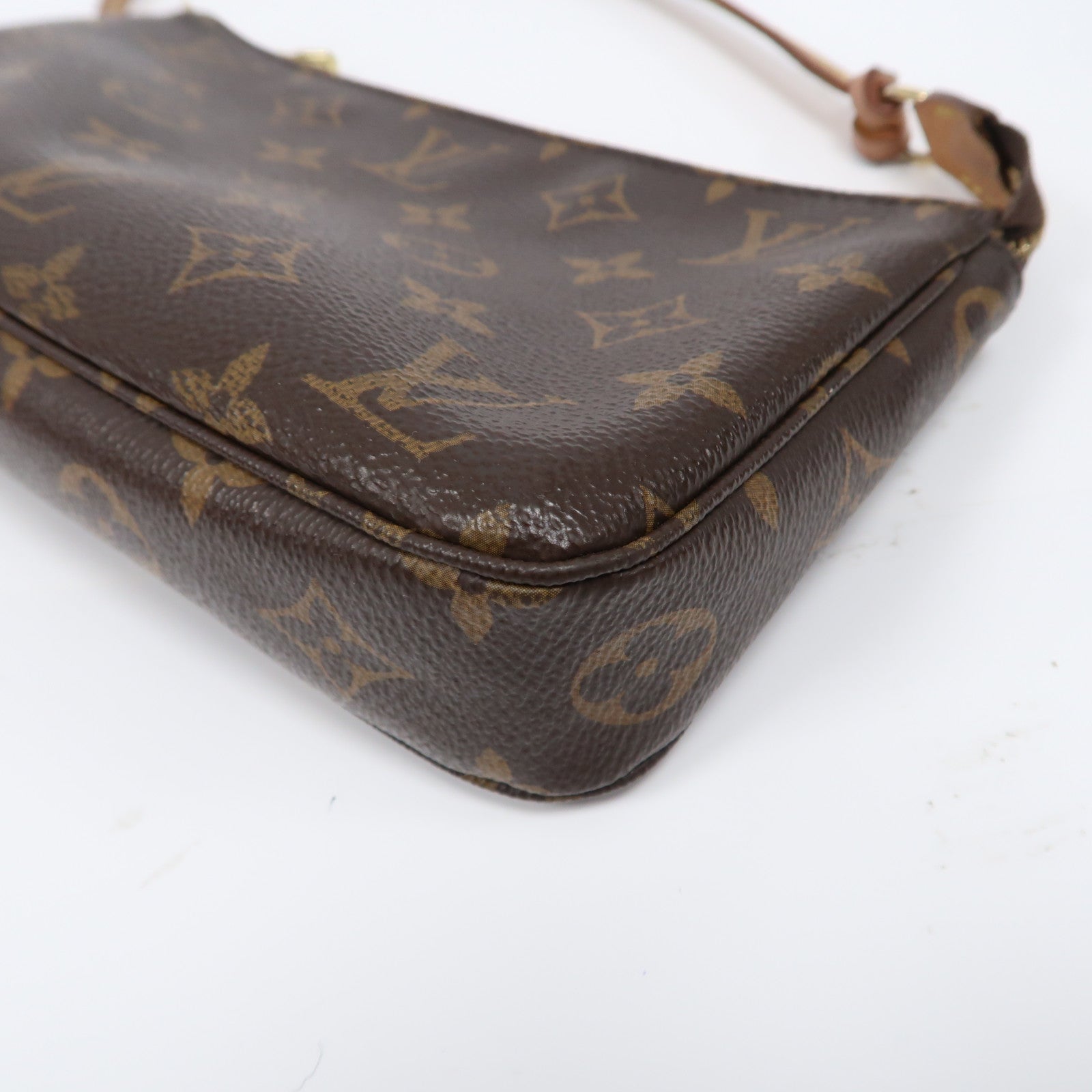 LOUIS VUITTON Monogram Pochette Accessories金扣手挽袋啡色