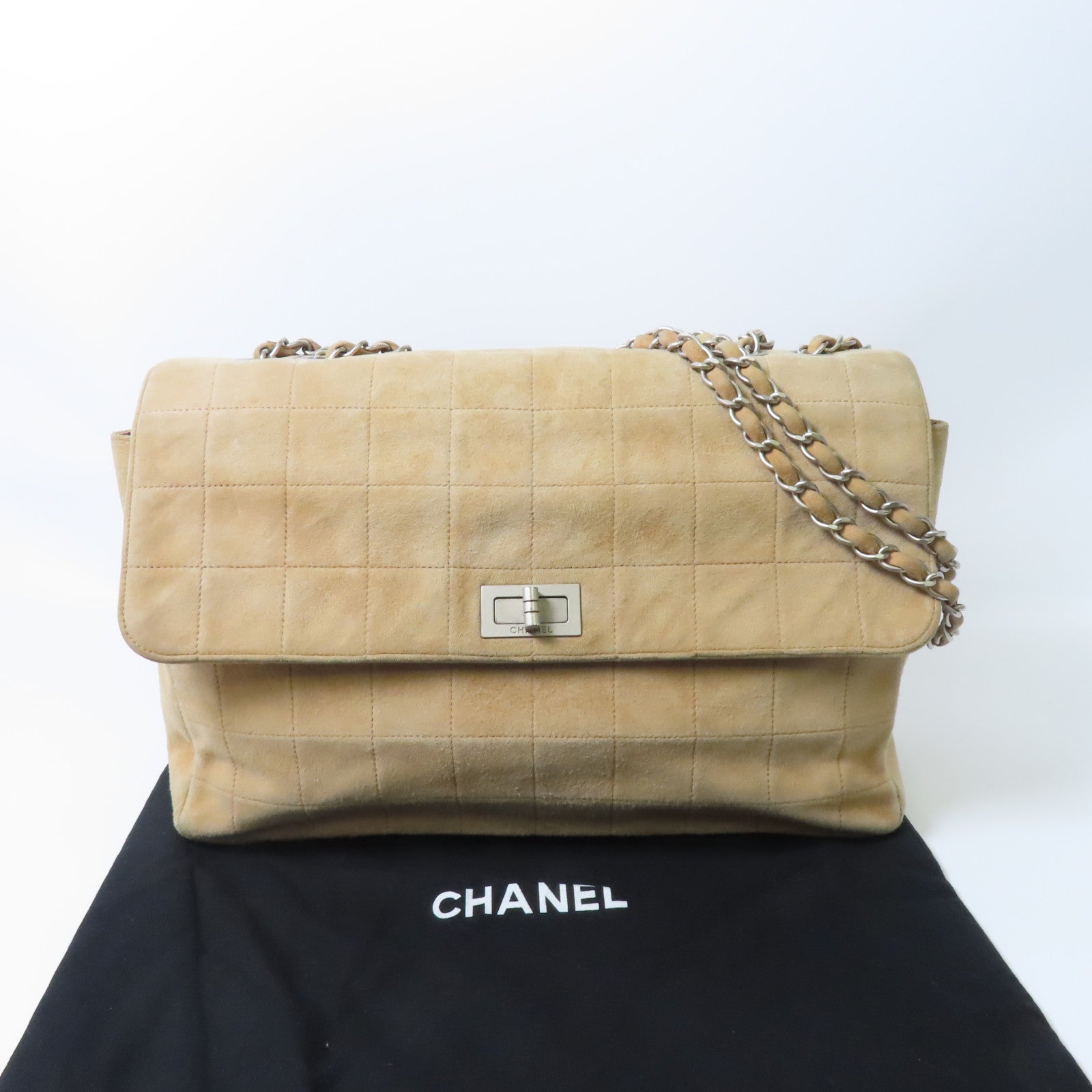 CHANEL 麂皮皮革2.55 Chain Shoulder Bag銀扣鏈帶肩背袋米色