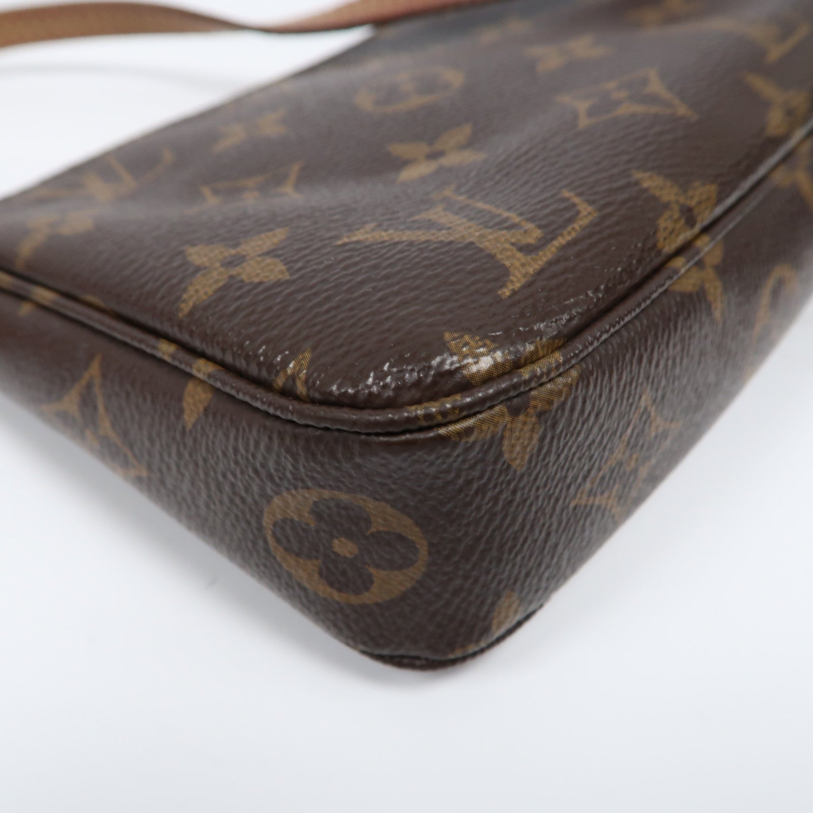 LOUIS VUITTON Monogram Pochette Accessories金扣手挽袋啡色