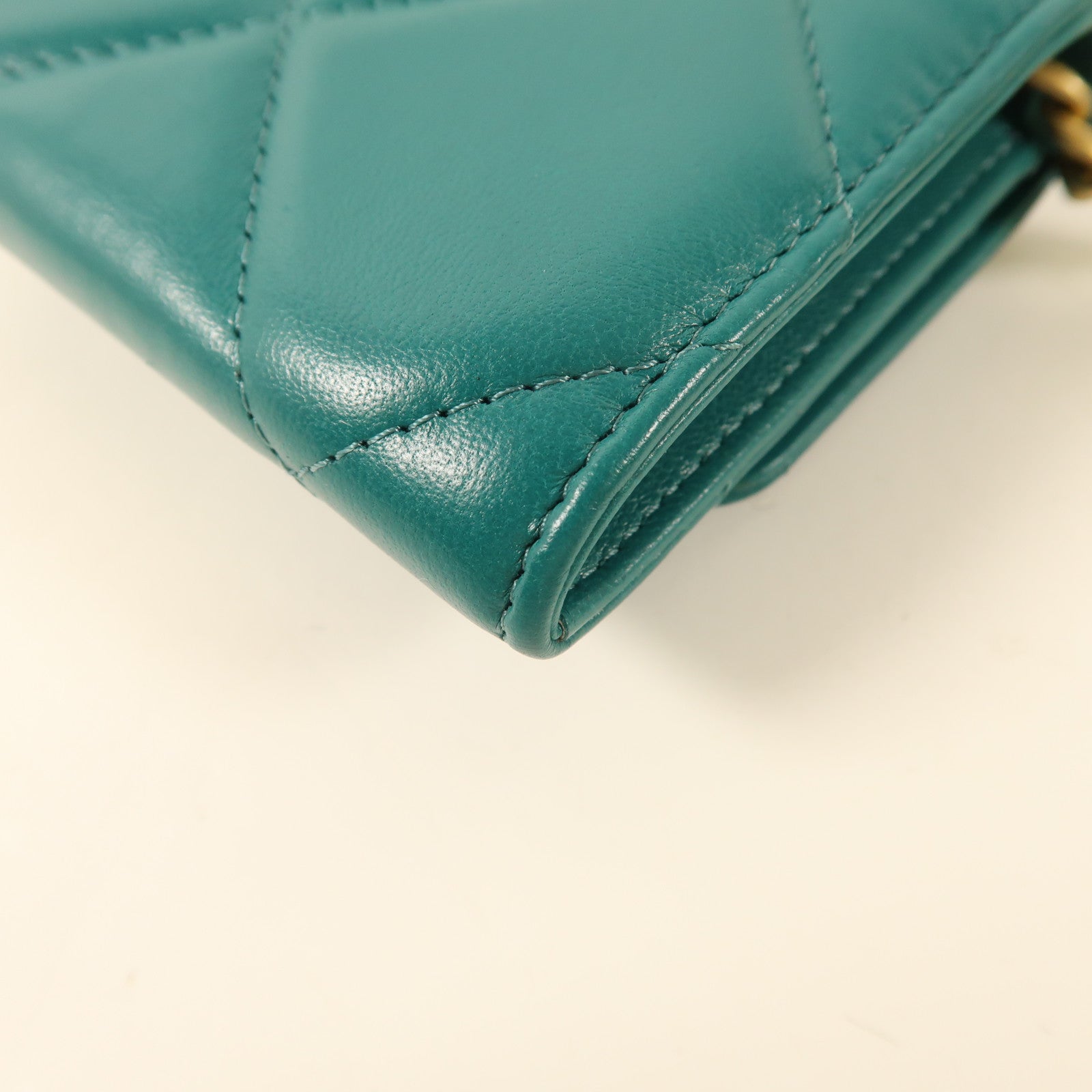 CHANEL 羊皮皮革C19 Card Case Chain Shoulder Bag鏈帶肩背袋