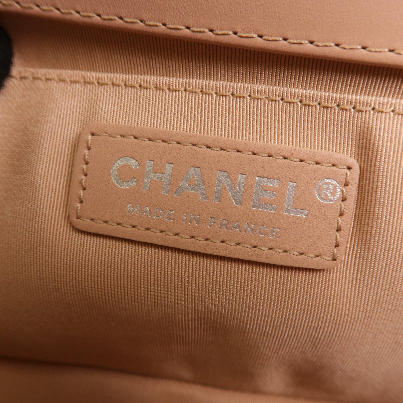 CHANEL 牛皮皮革Boy 25銀扣鏈帶肩背袋
