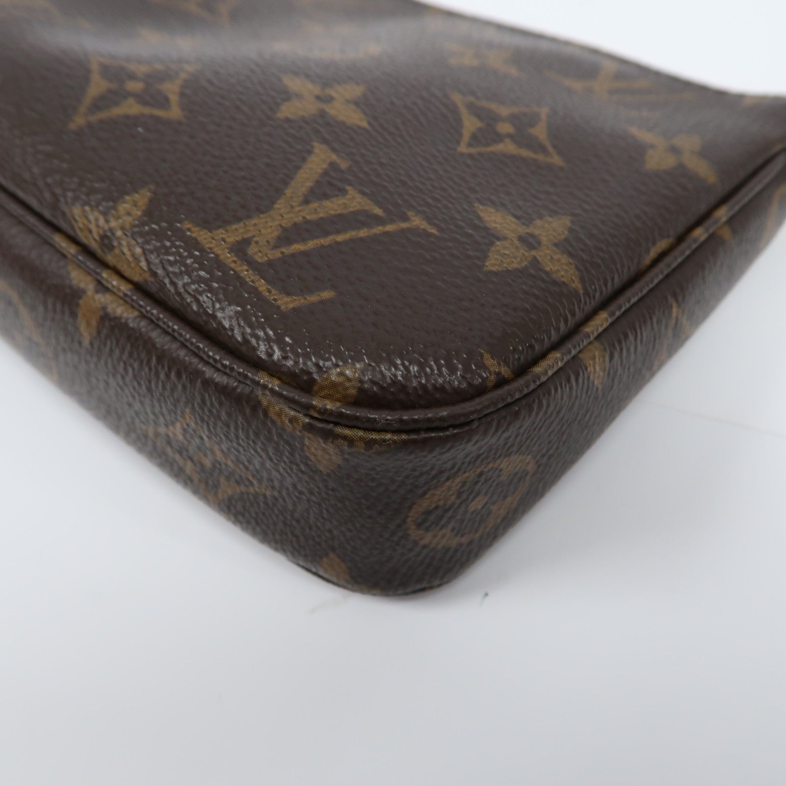 LOUIS VUITTON Monogram Pochette Accessories金扣手挽袋啡色