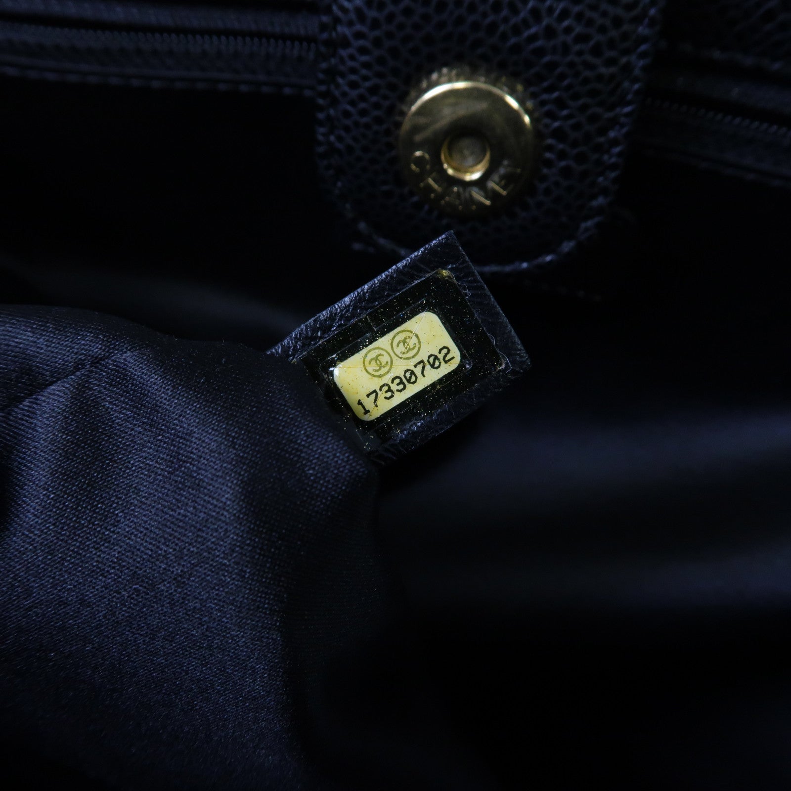CHANEL 菱格Caviar皮革PST Petite Shopping Tote Bag 金扣肩背袋黑色