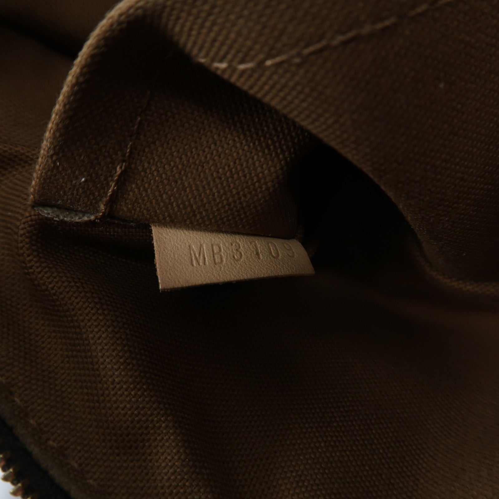 LOUIS VUITTON Monogram Pochette Accessories金扣手挽袋啡色