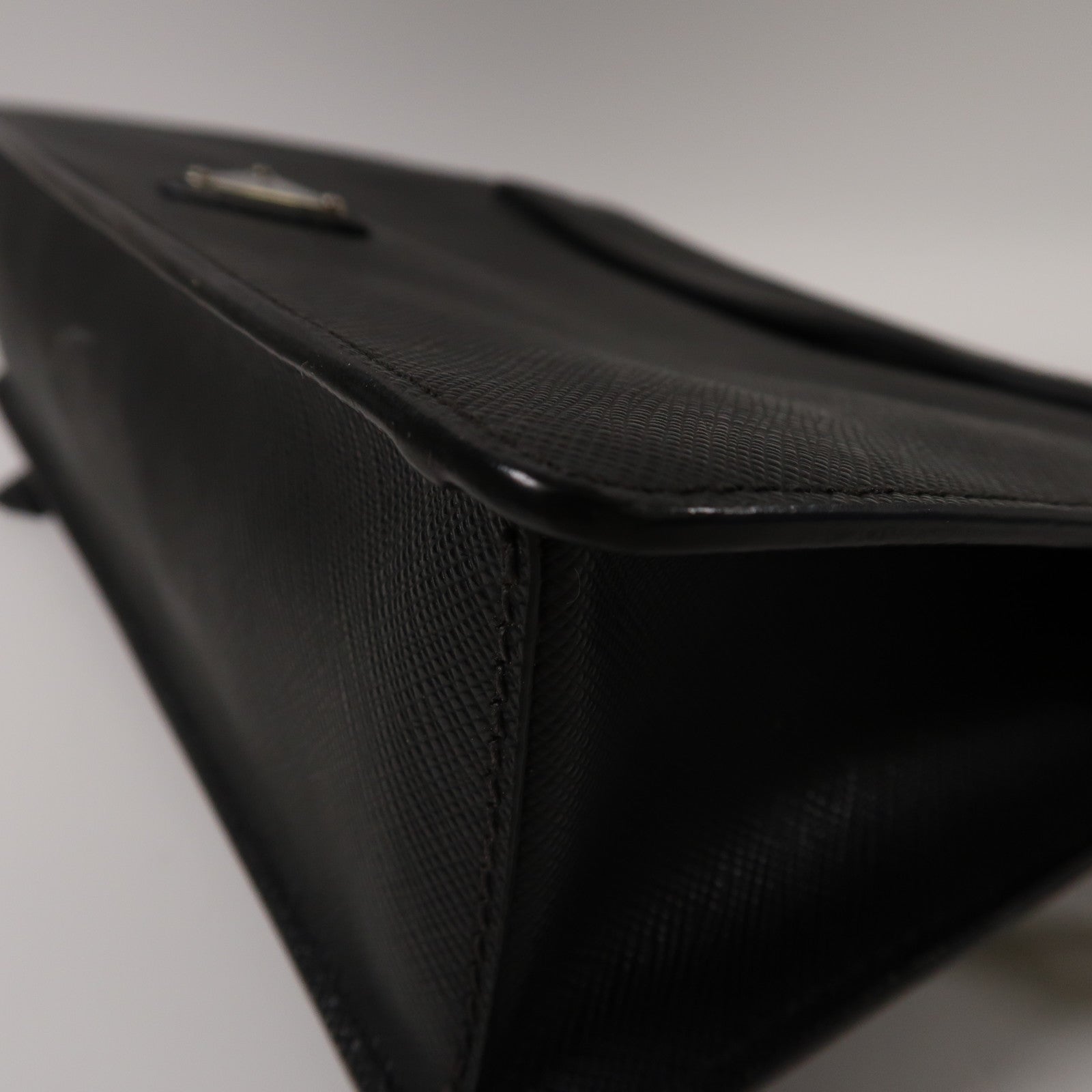 PRADA 牛皮皮革Saffiano Travel銀扣手拿包黑色