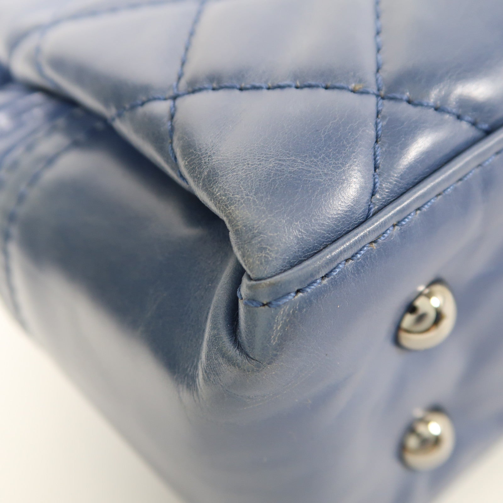 CHANEL 牛皮皮革Shoulder Bag銀扣肩背袋