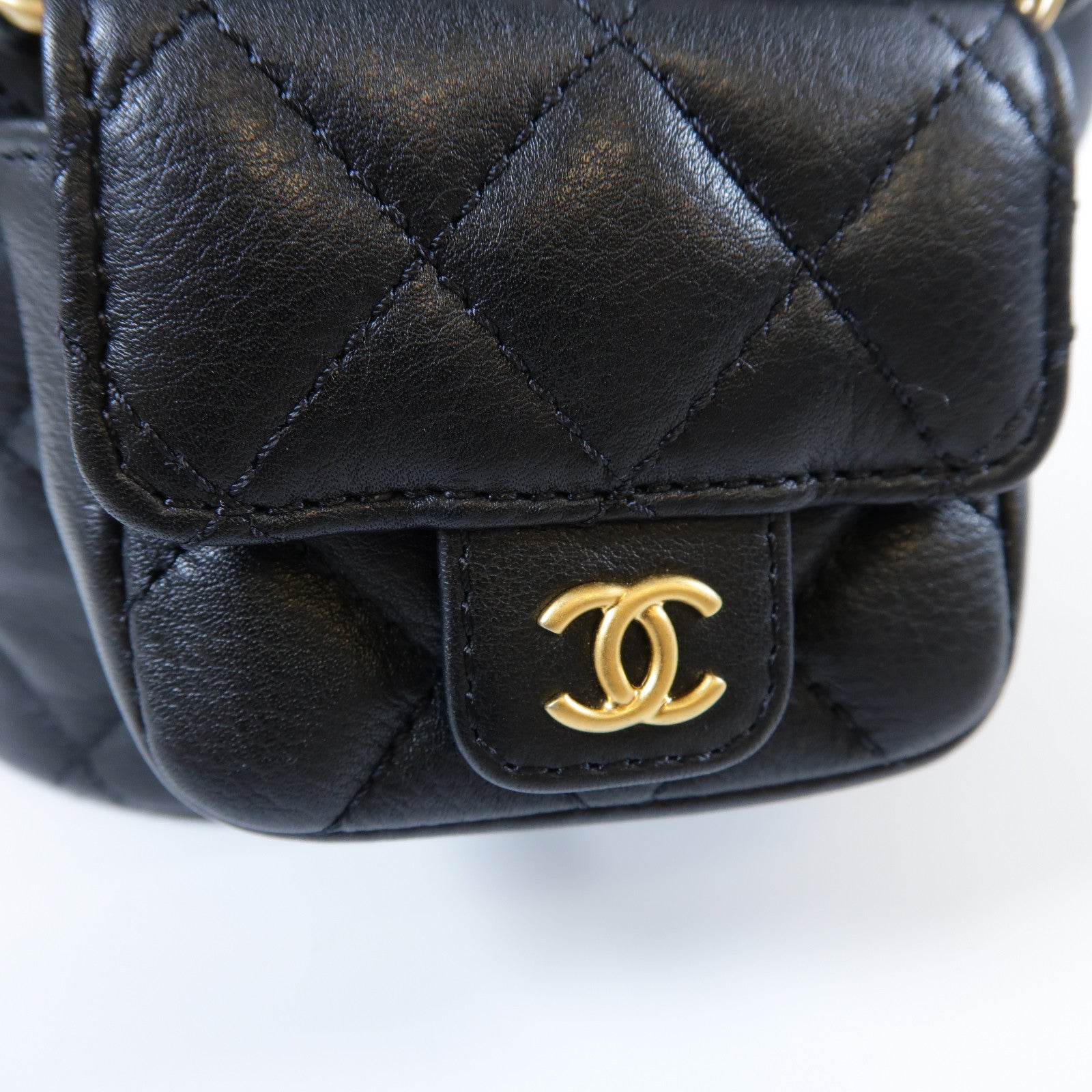 CHANEL 菱格皮革Mini Backpack金扣鏈帶背包黑色