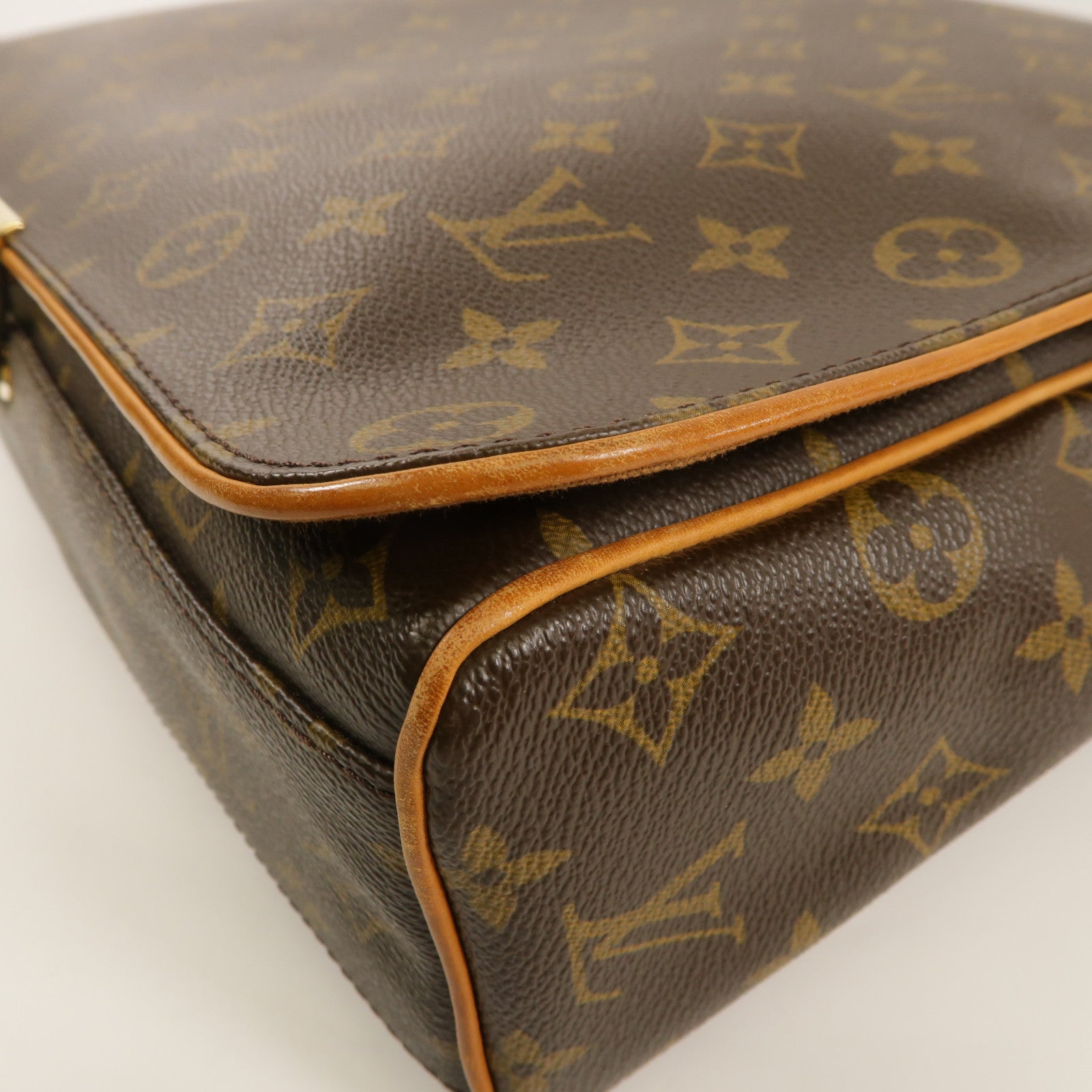 LOUIS VUITTON Monogram Abbesses金扣肩背袋