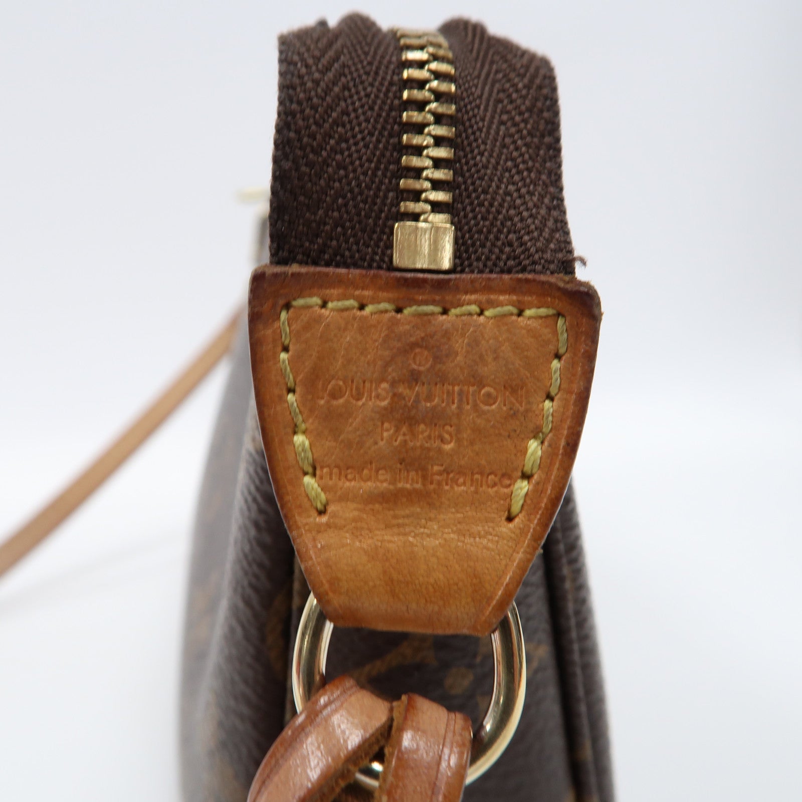 LOUIS VUITTON Monogram Pochette Accessories金扣手挽袋啡色