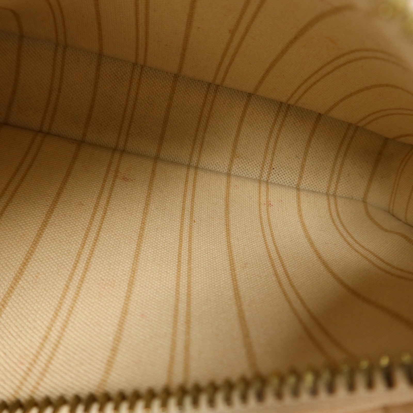 LOUIS VUITTON Monogram Empreinte Easy Pouch On Strap金扣手挽肩背兩用袋