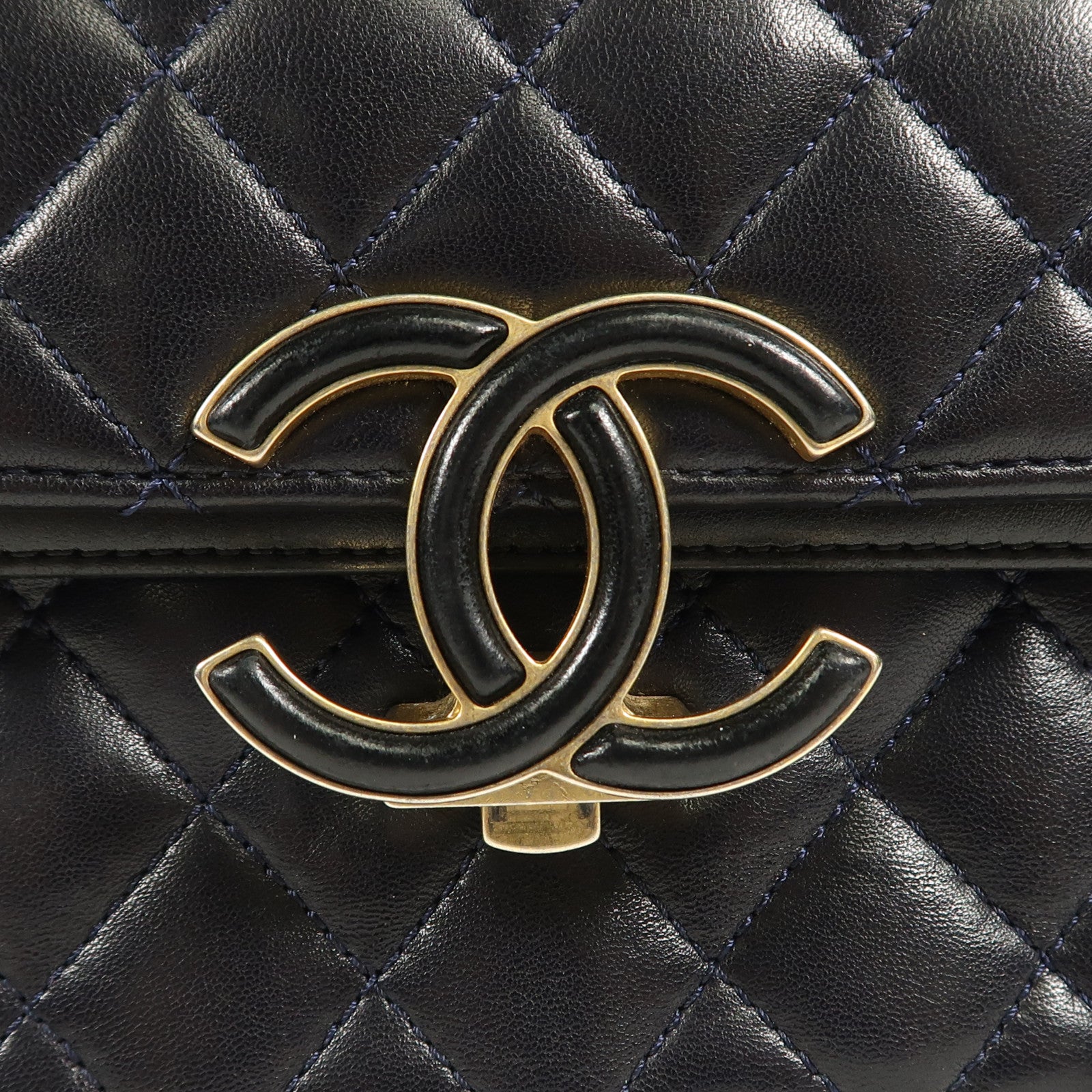 CHANEL 羊皮皮革Shoulder Bag金扣鏈帶肩背袋