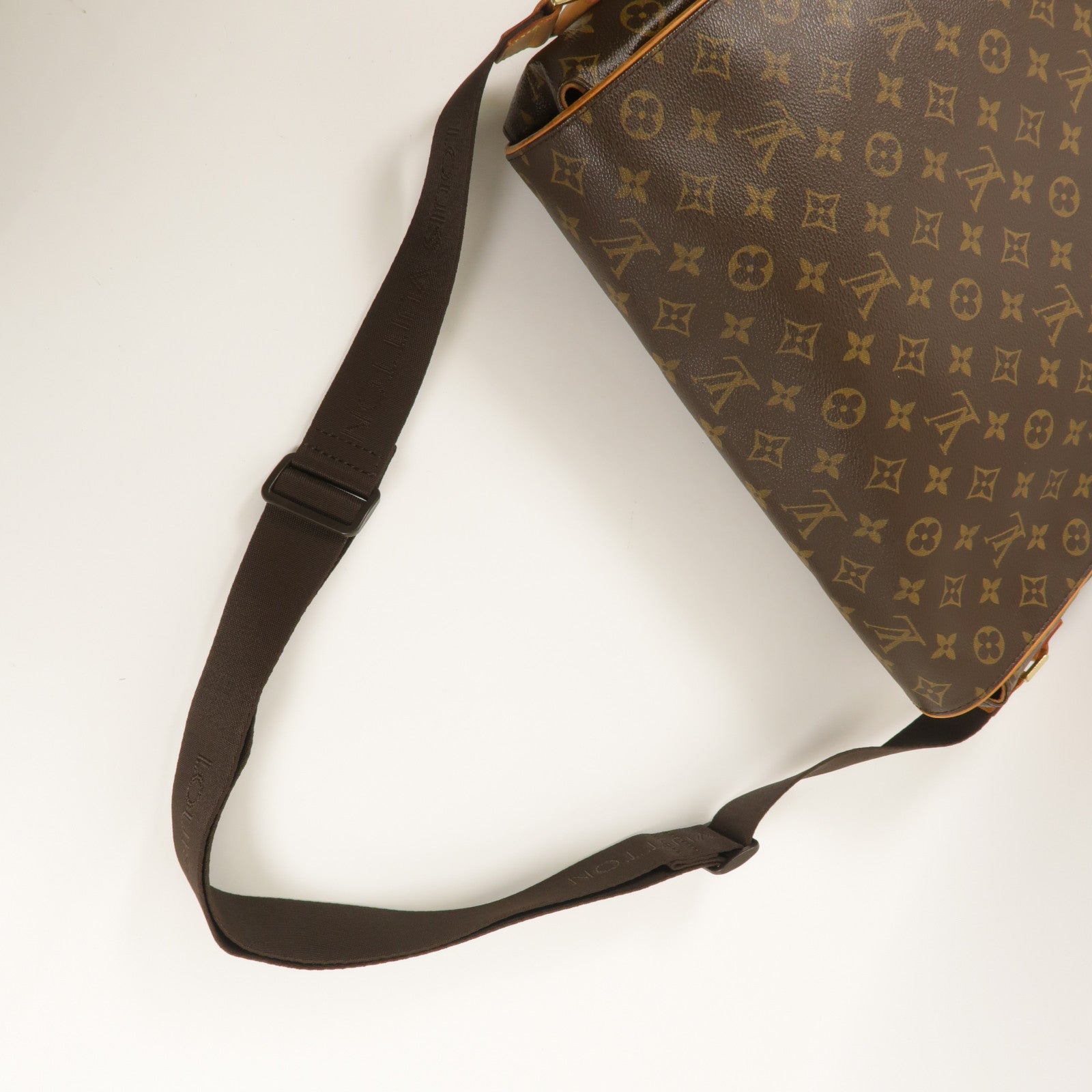 LOUIS VUITTON 【激減優惠】Monogram Abbesses金扣肩背袋