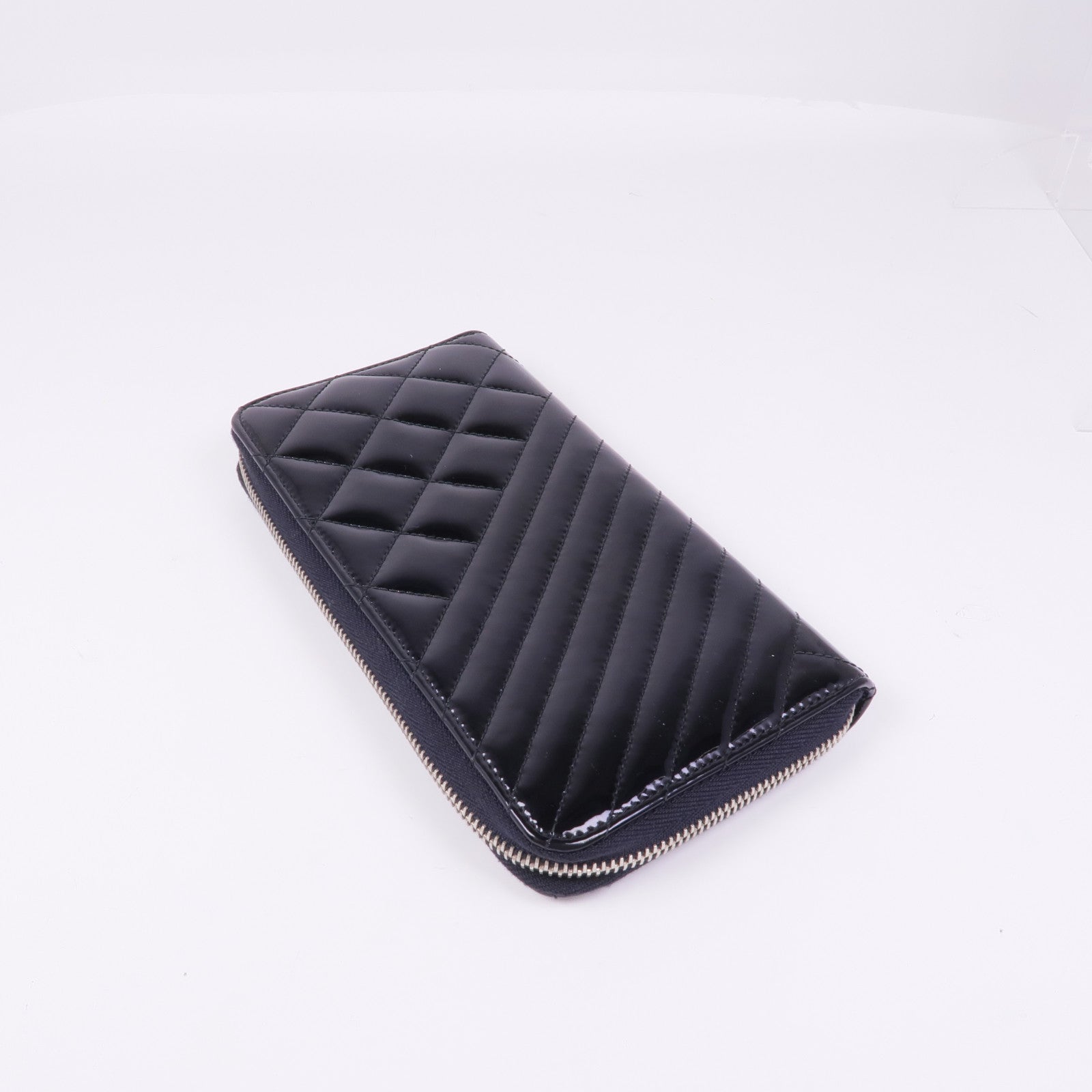 CHANEL 漆皮皮革Round Long Wallet銀扣長錢包