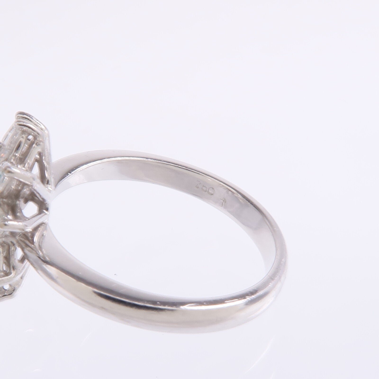 JEWELRY 【激減優惠】18K白金Emerald Diamond Ring綠寶石/鑽石戒指US#6