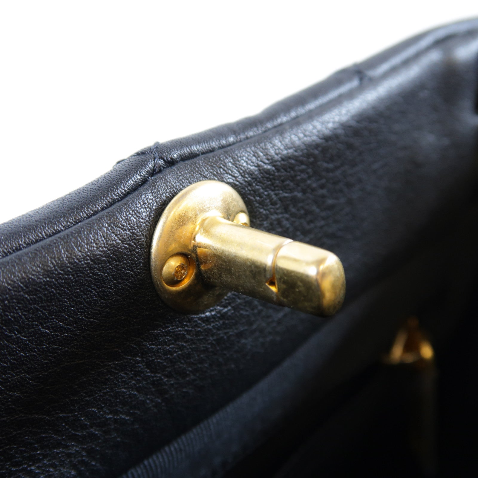 CHANEL 菱格皮革Mini Backpack金扣鏈帶背包黑色