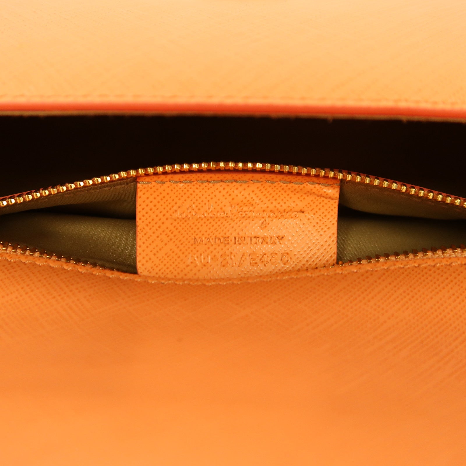 Salvatore Ferragamo 【激減優惠】牛皮皮革Chain Shoulder金扣鏈帶肩背袋橘粉色