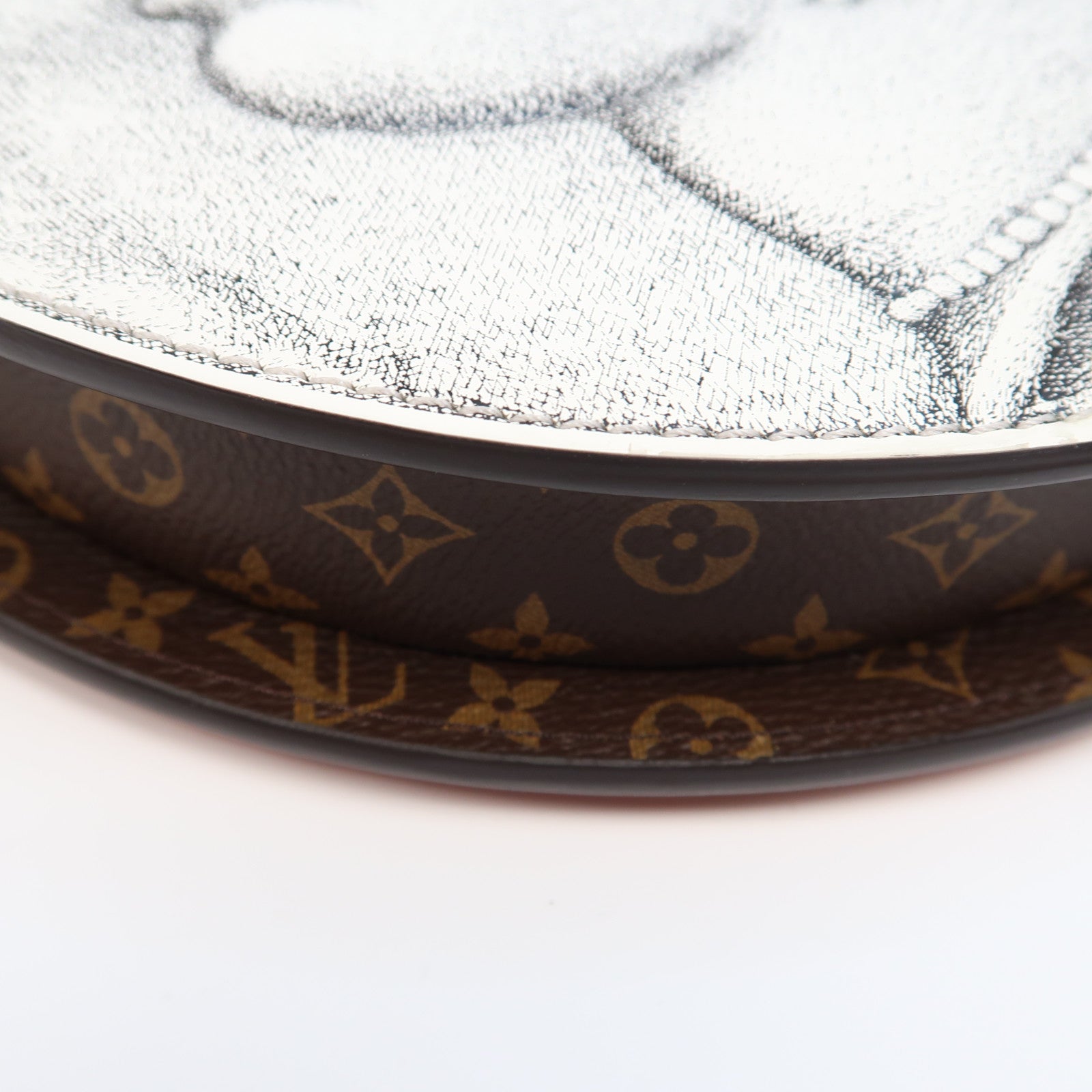 LOUIS VUITTON 塗層帆布Fornasetti Pochette Tete金扣肩背袋白色/紅色