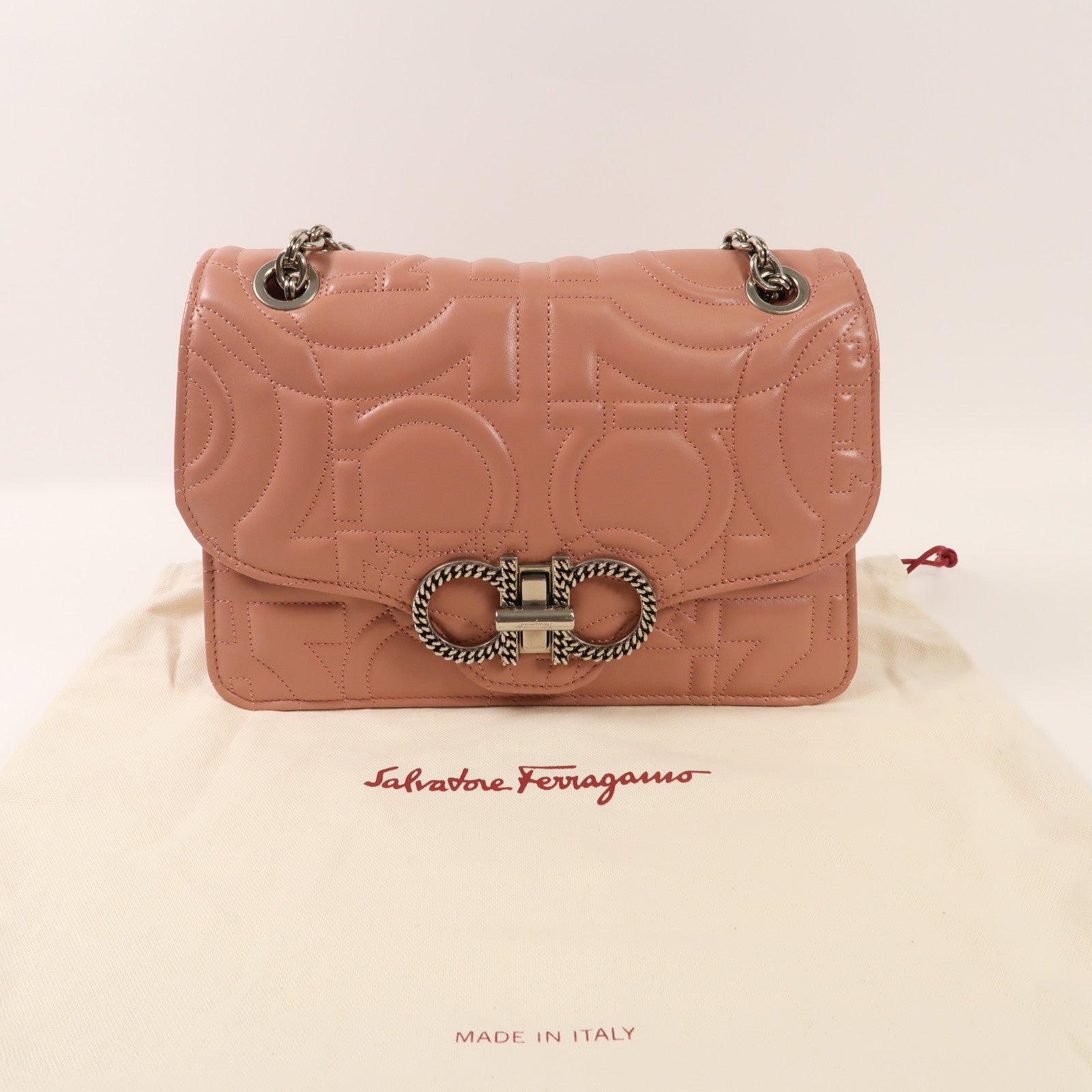 Salvatore Ferragamo 牛皮皮革Chain Shoulder銀扣鏈帶肩背袋