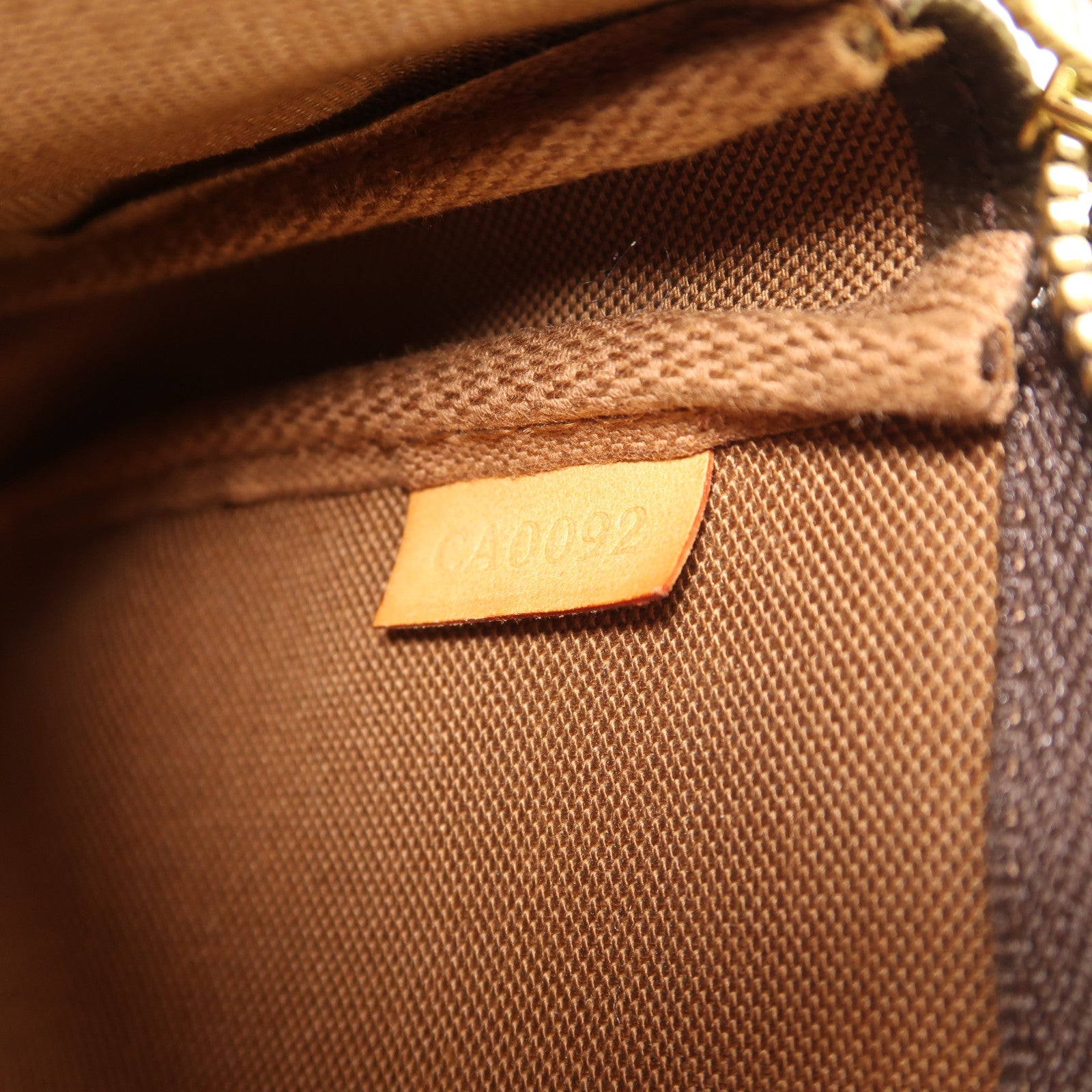 LOUIS VUITTON Monogram Pochette Accessoires金扣手拿包棕色