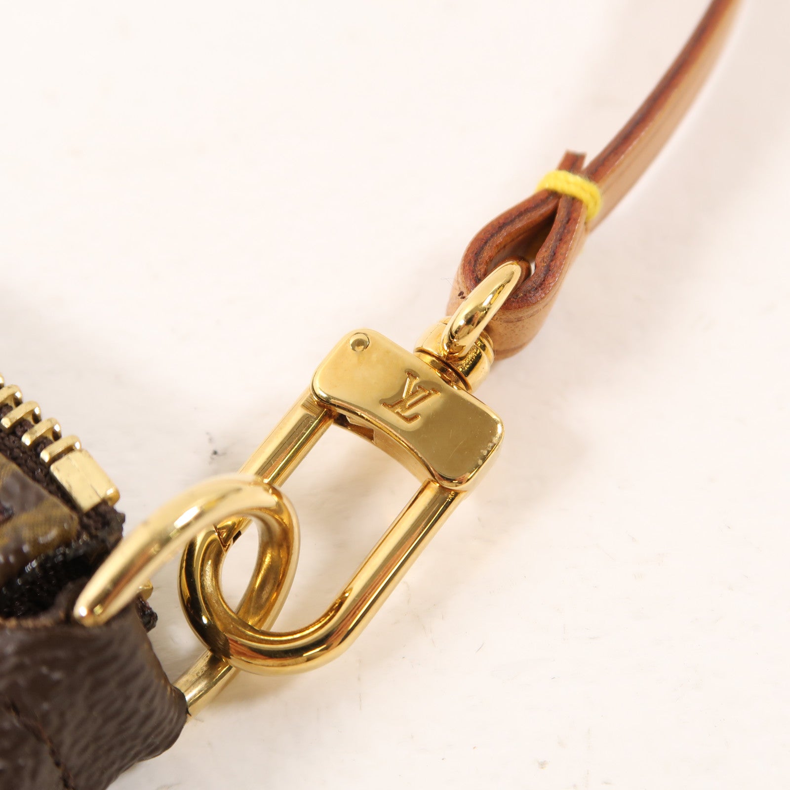 LOUIS VUITTON Monogram Pochette Accessoires金扣手拿包棕色